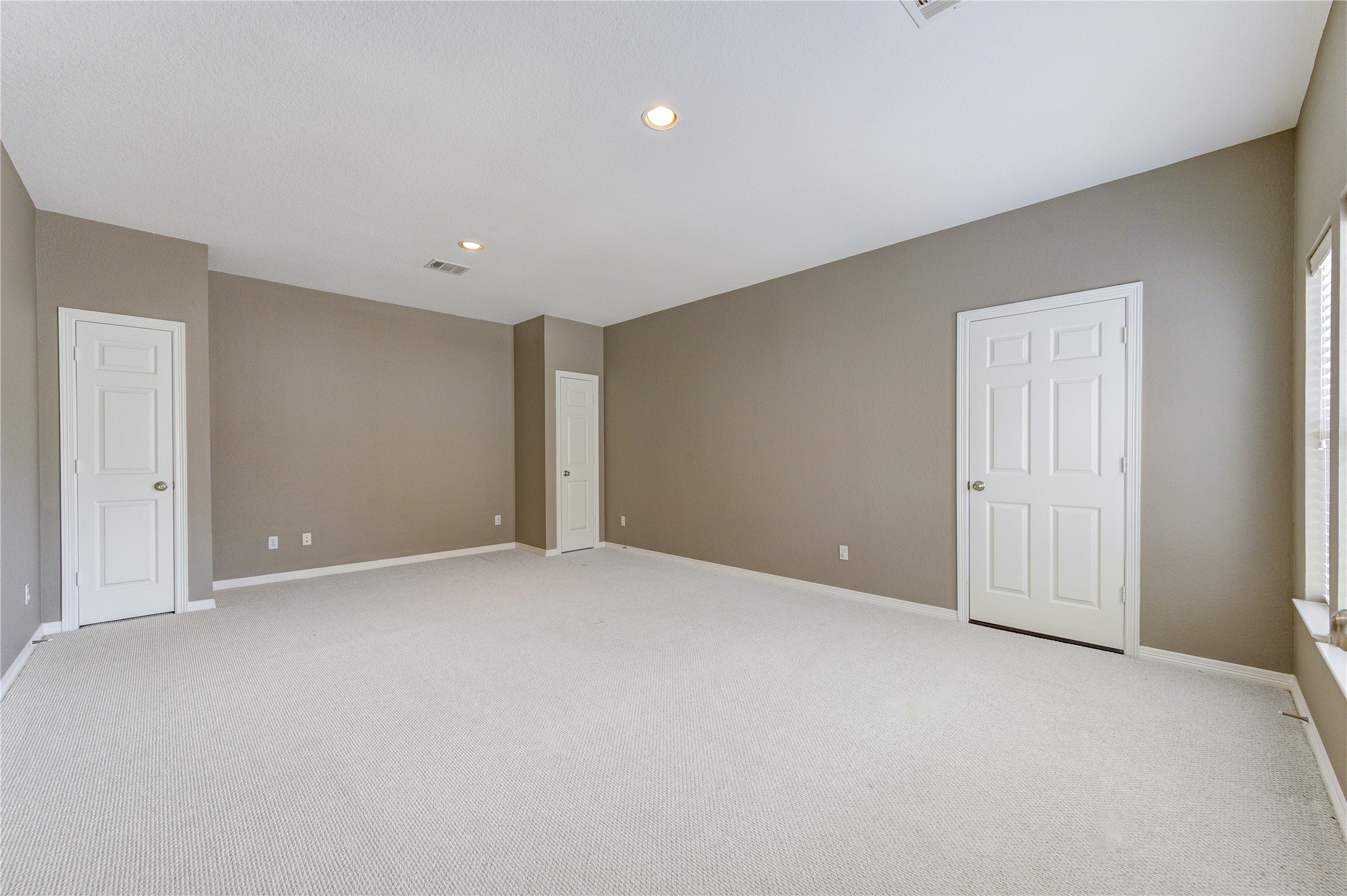 3819 Rivermoss Lane Property Photo 10