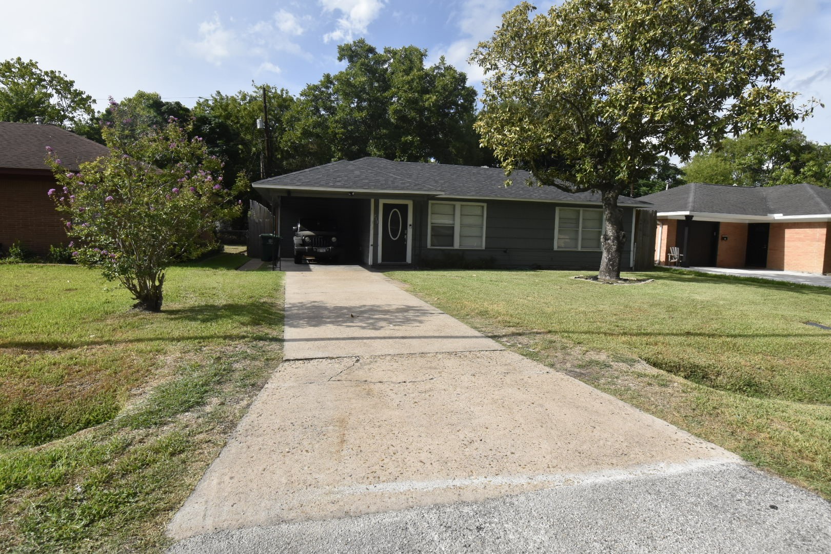 715 E 43rd Street Property Photo 2