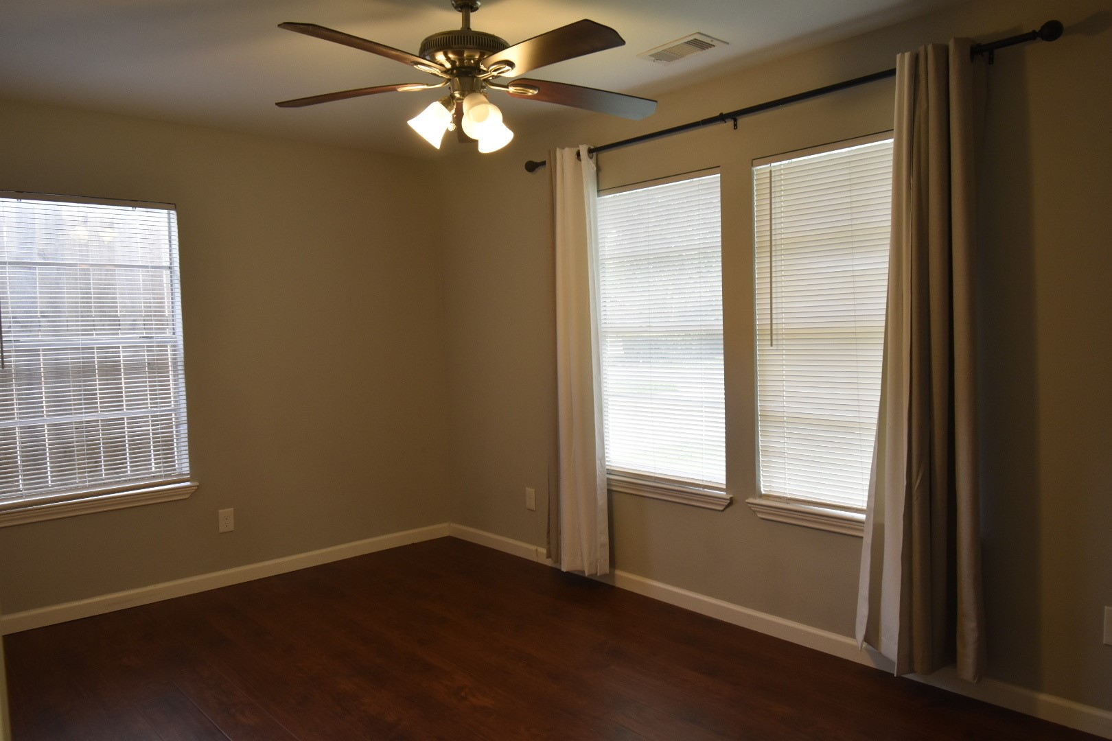 715 E 43rd Street Property Photo 12