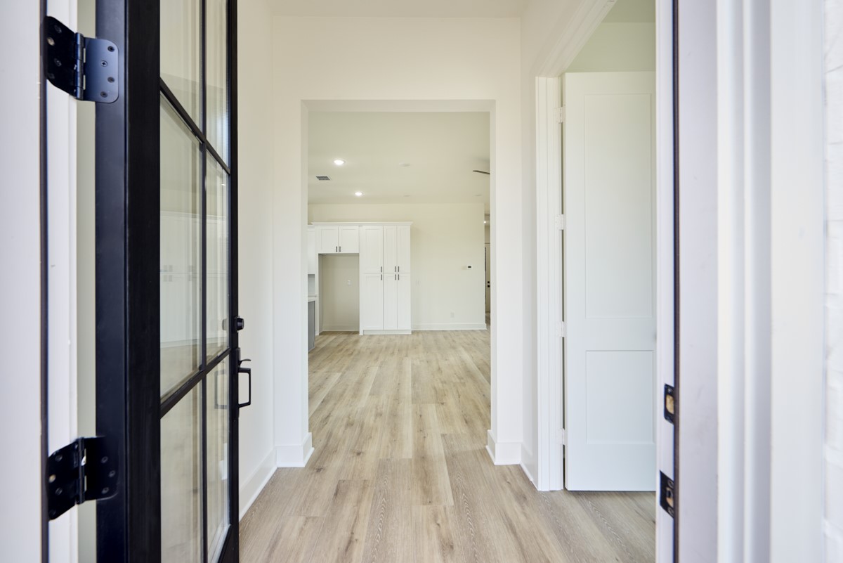 8803 Hollywood Garden Lane Property Photo 25