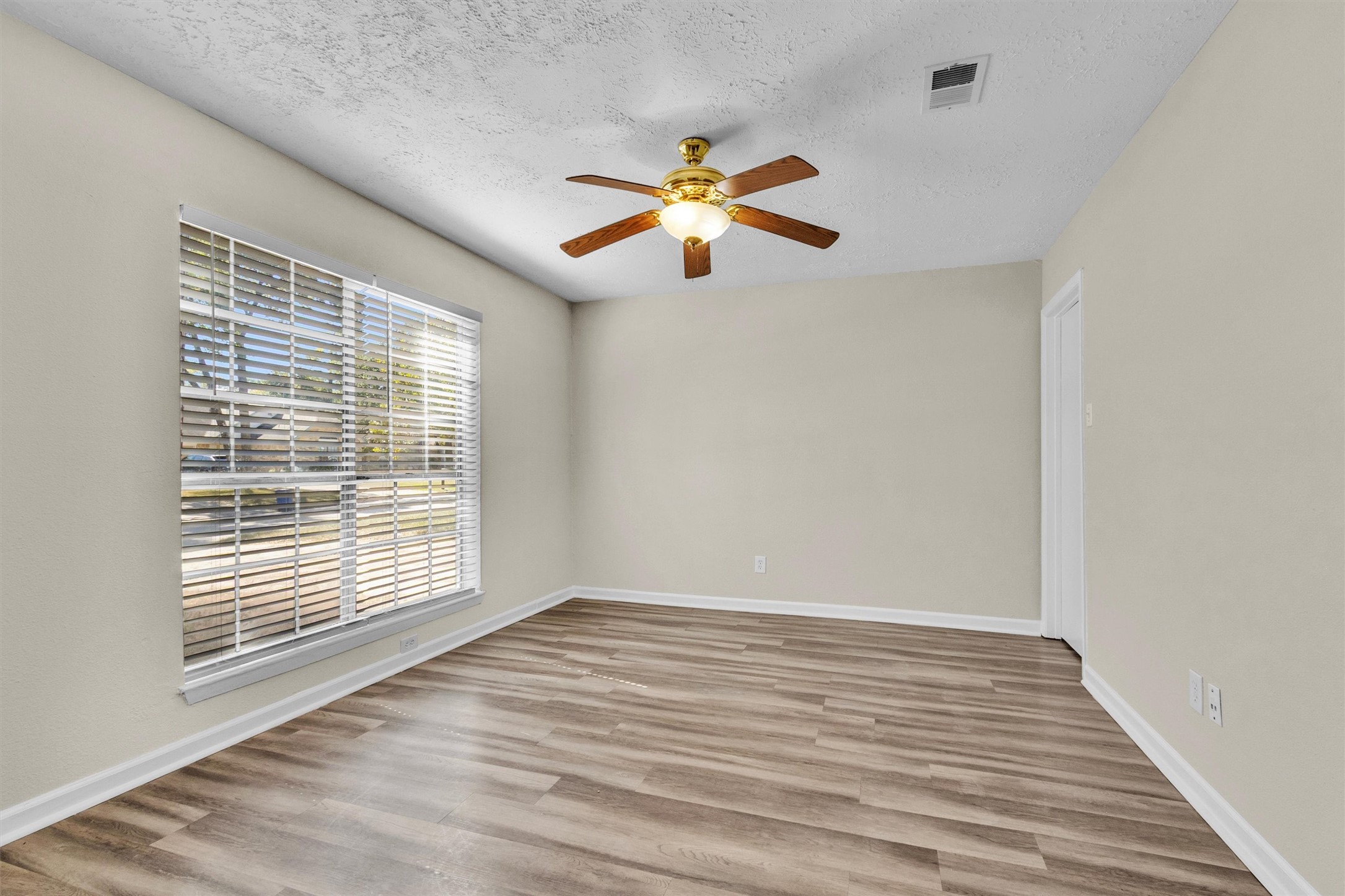 23038 Banquo Drive Property Photo 6