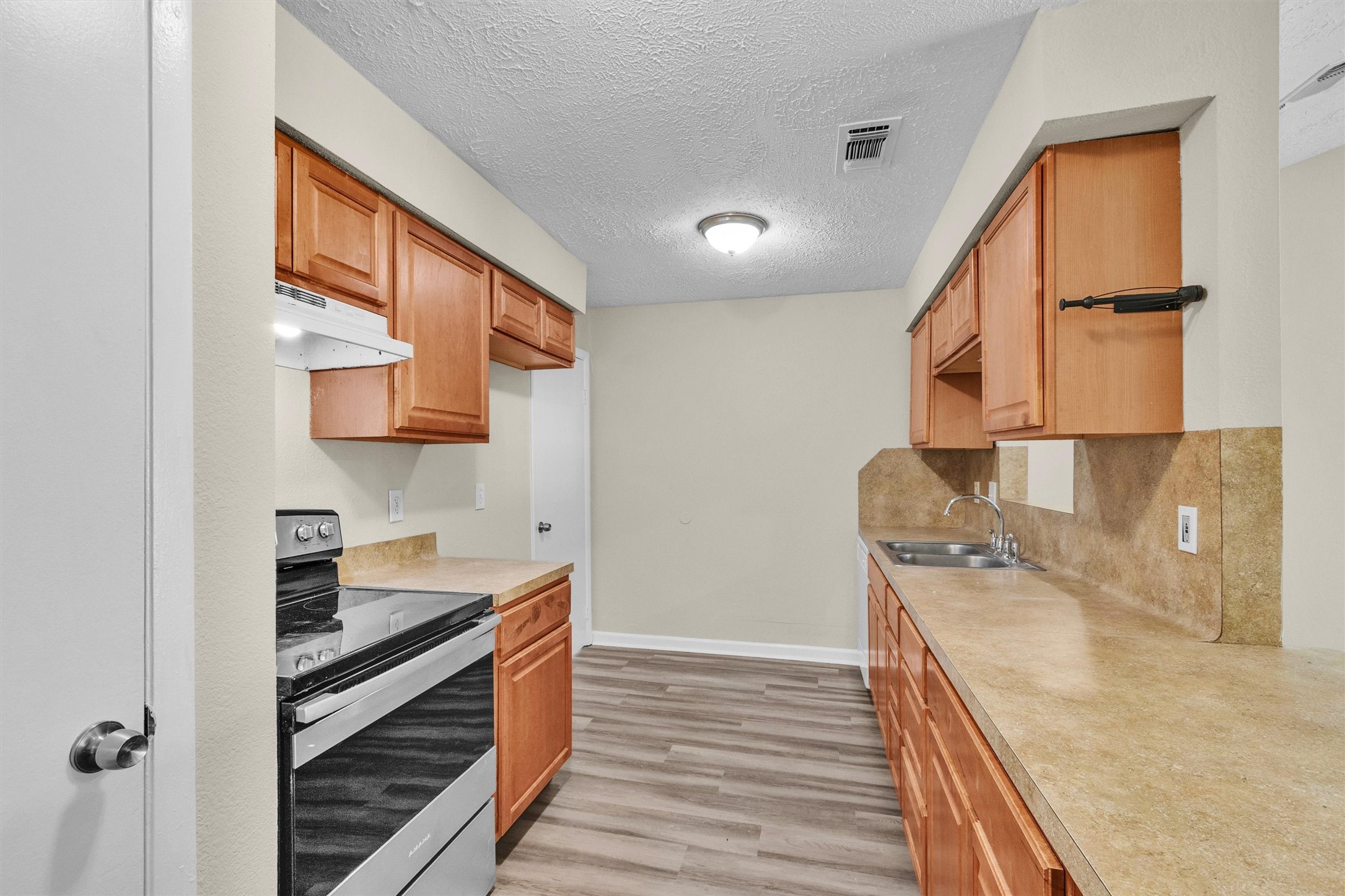 23038 Banquo Drive Property Photo 8