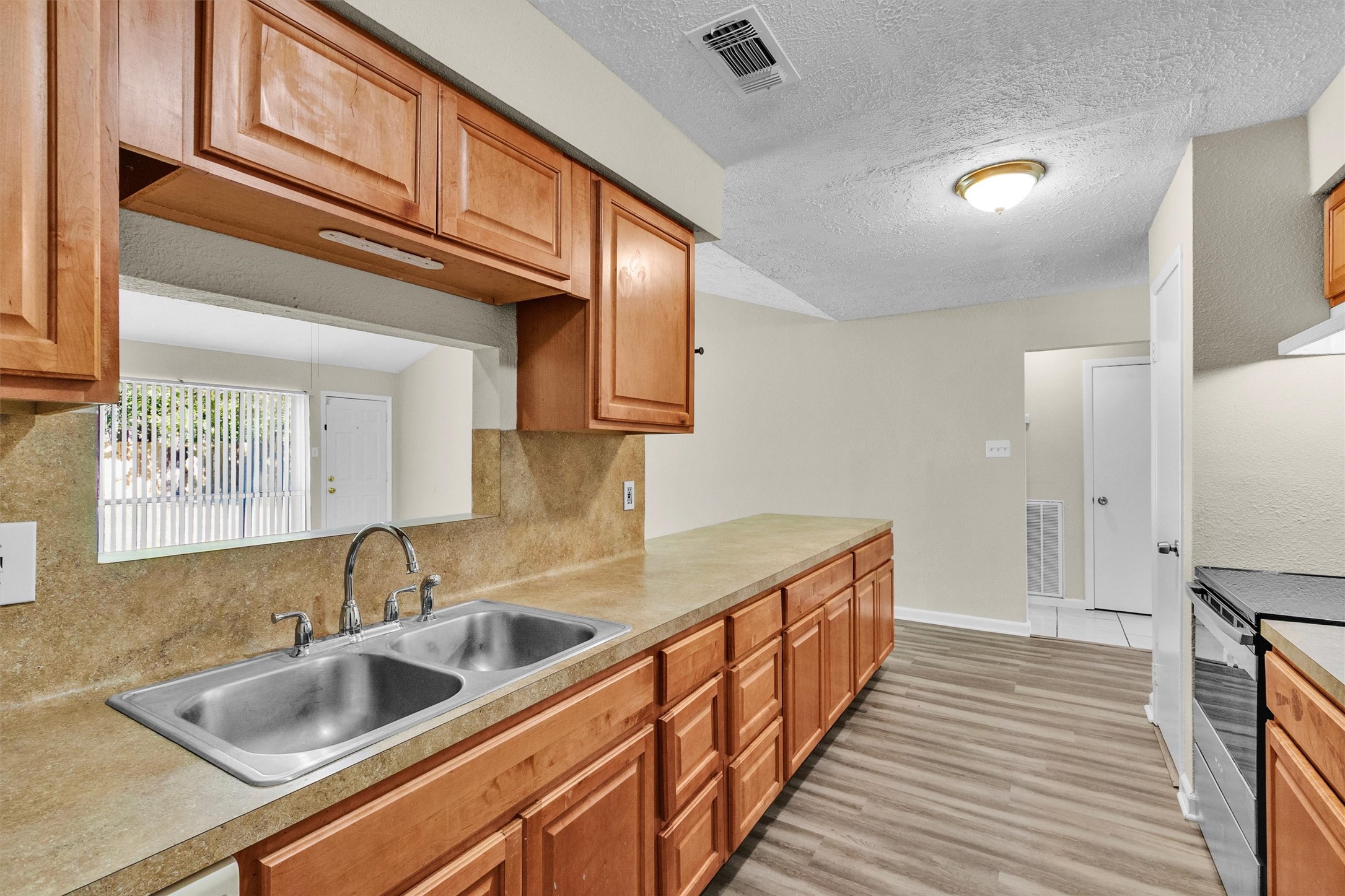 23038 Banquo Drive Property Photo 9