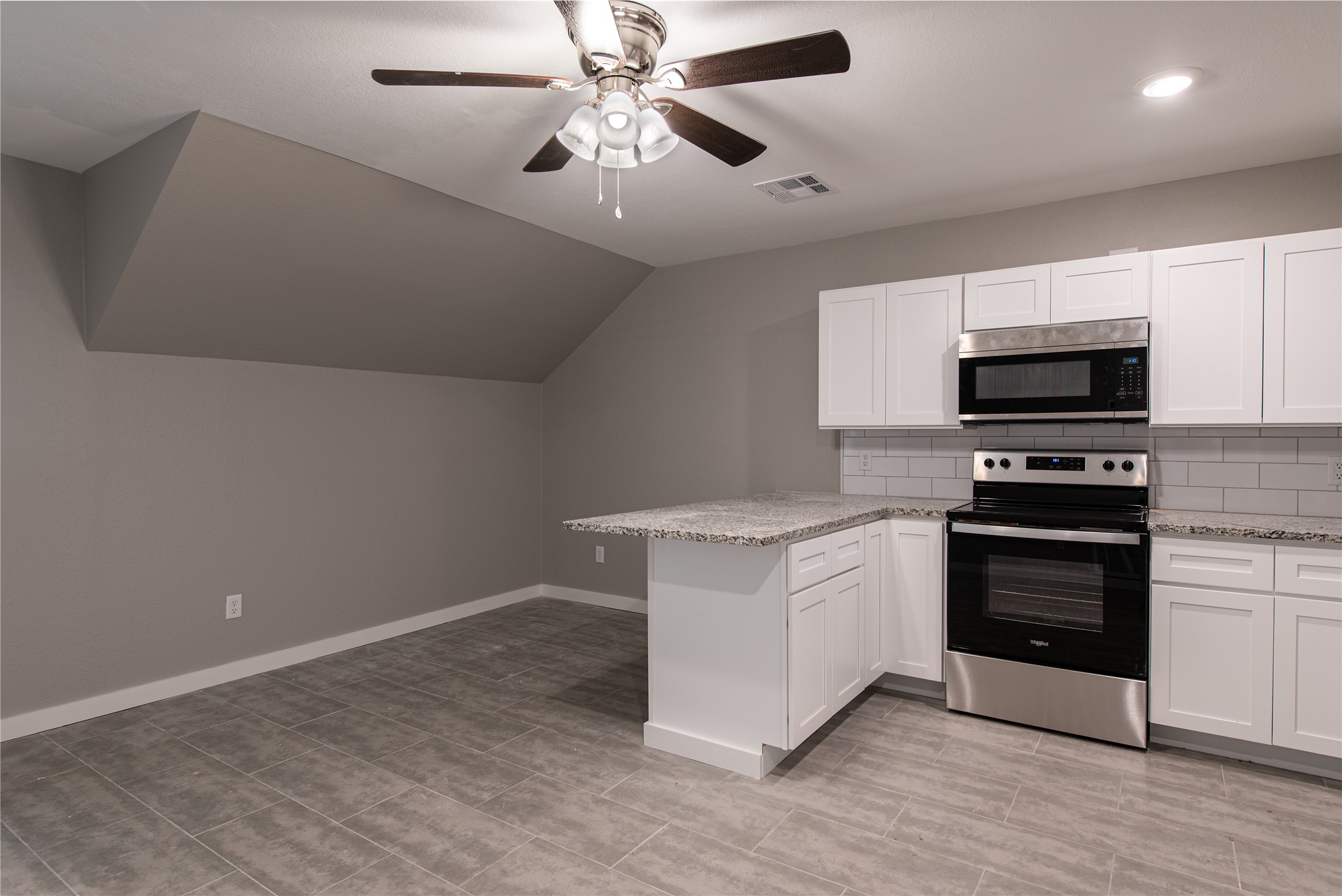 519 Magnolia Point Drive B Property Photo 2