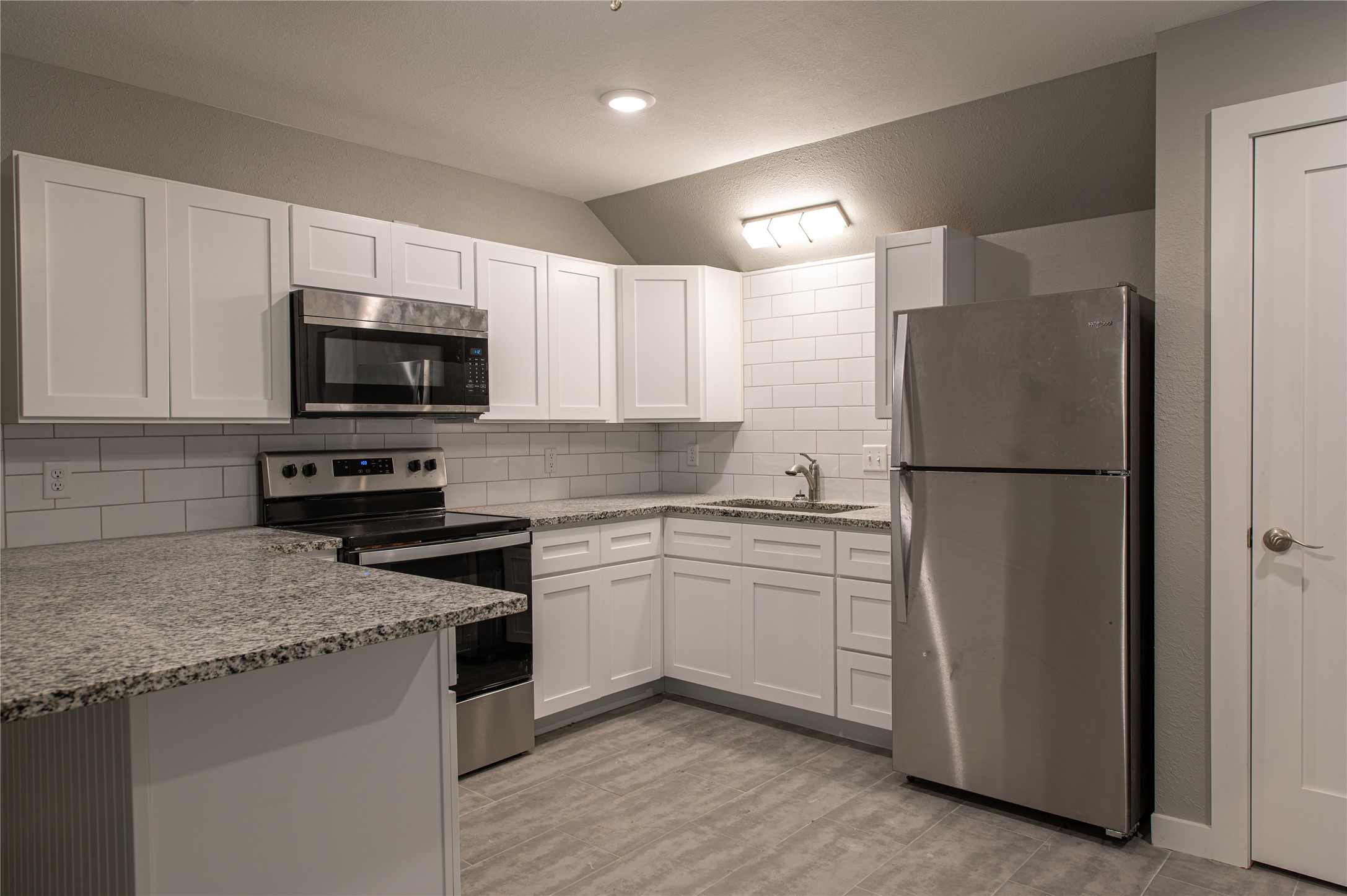 519 Magnolia Point Drive B Property Photo 5