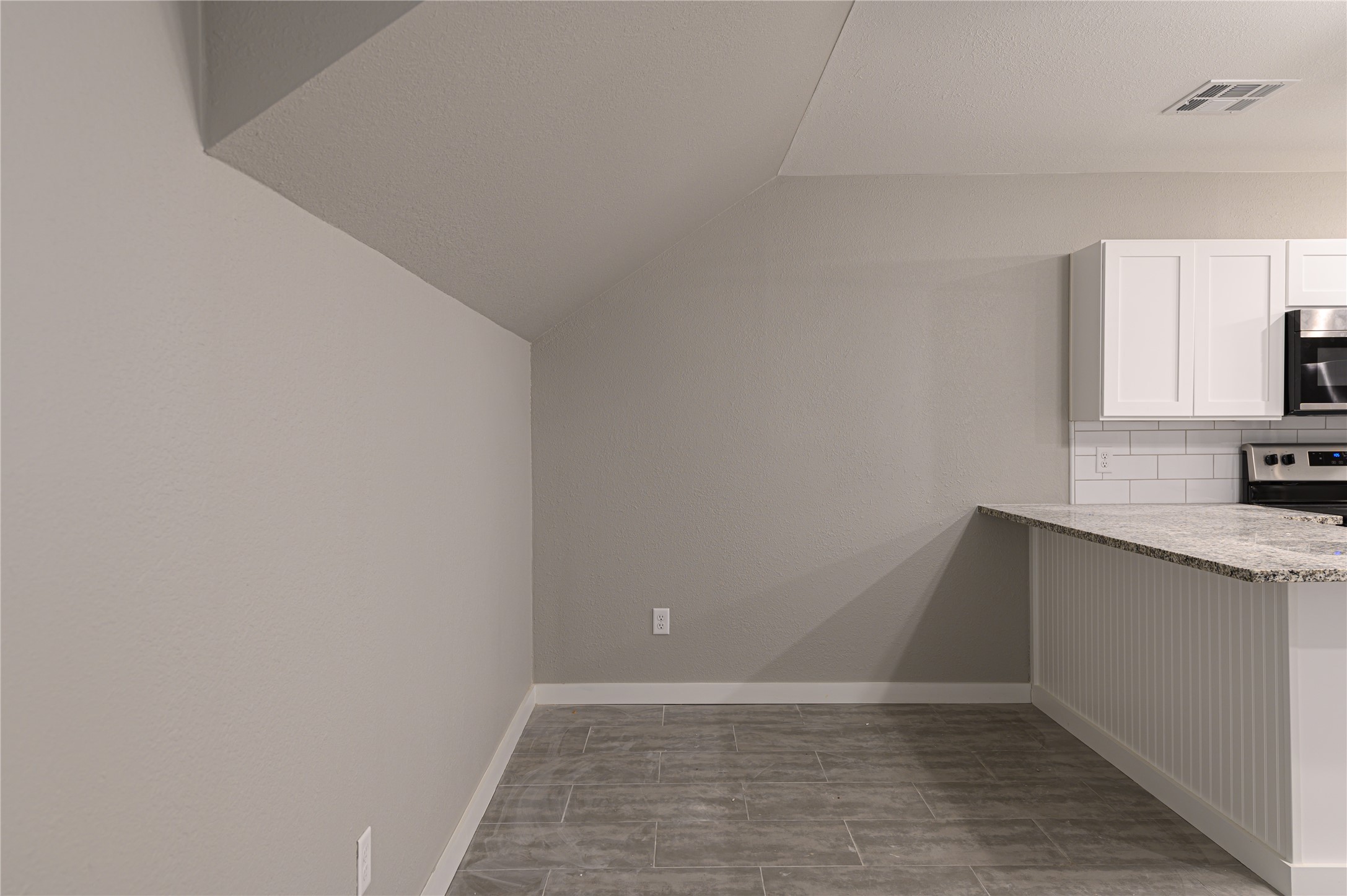 519 Magnolia Point Drive B Property Photo 6
