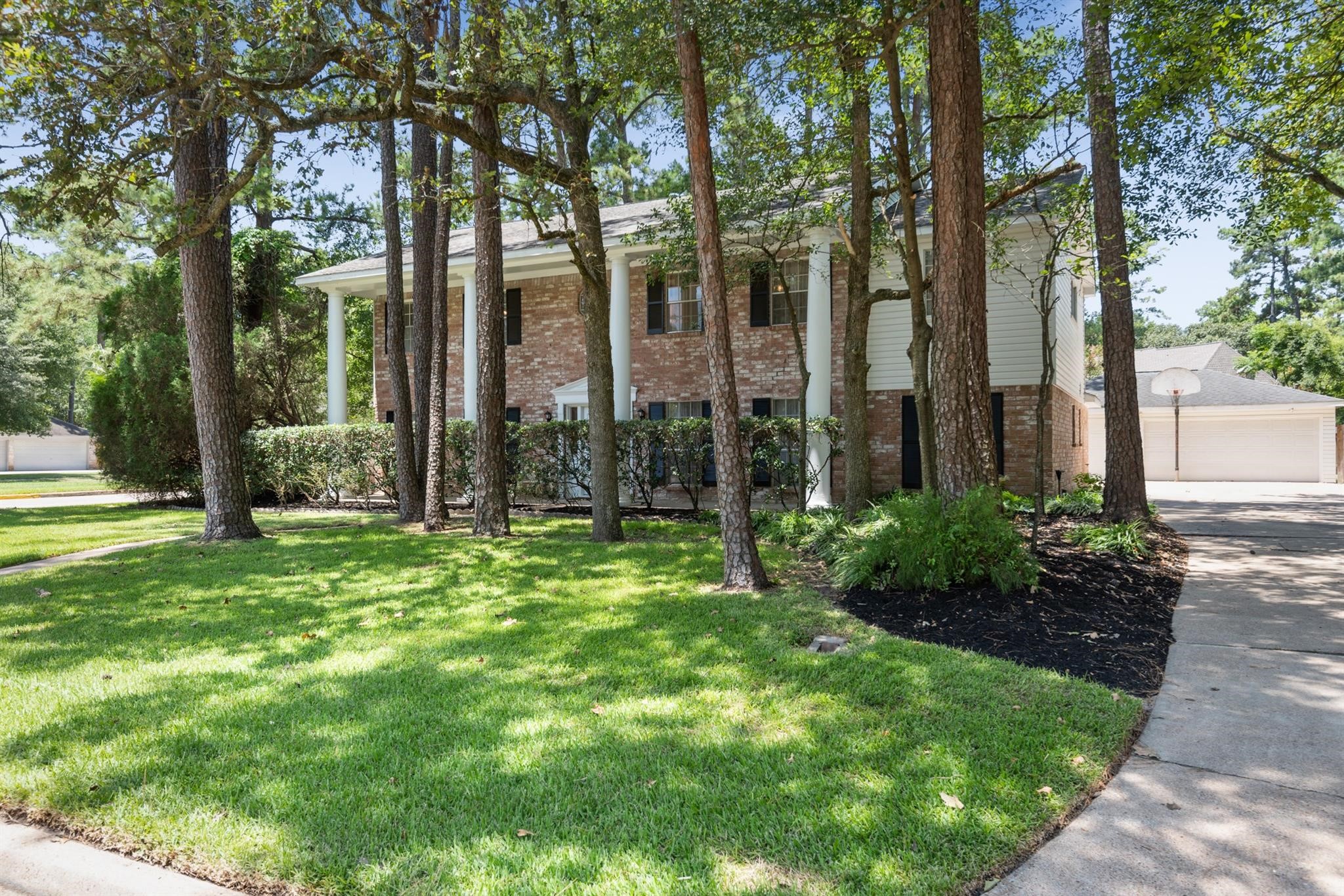 8218 Oak Moss Drive Property Photo 1