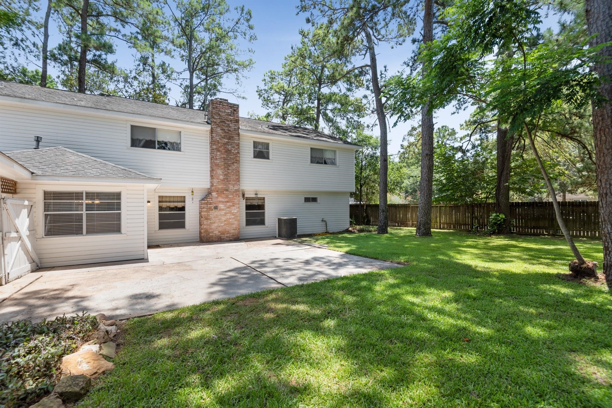 8218 Oak Moss Drive Property Photo 7