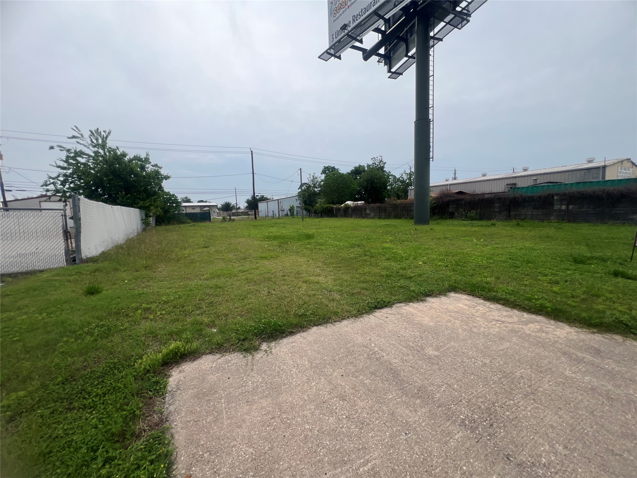 406 Highway 146 N Property Photo 1
