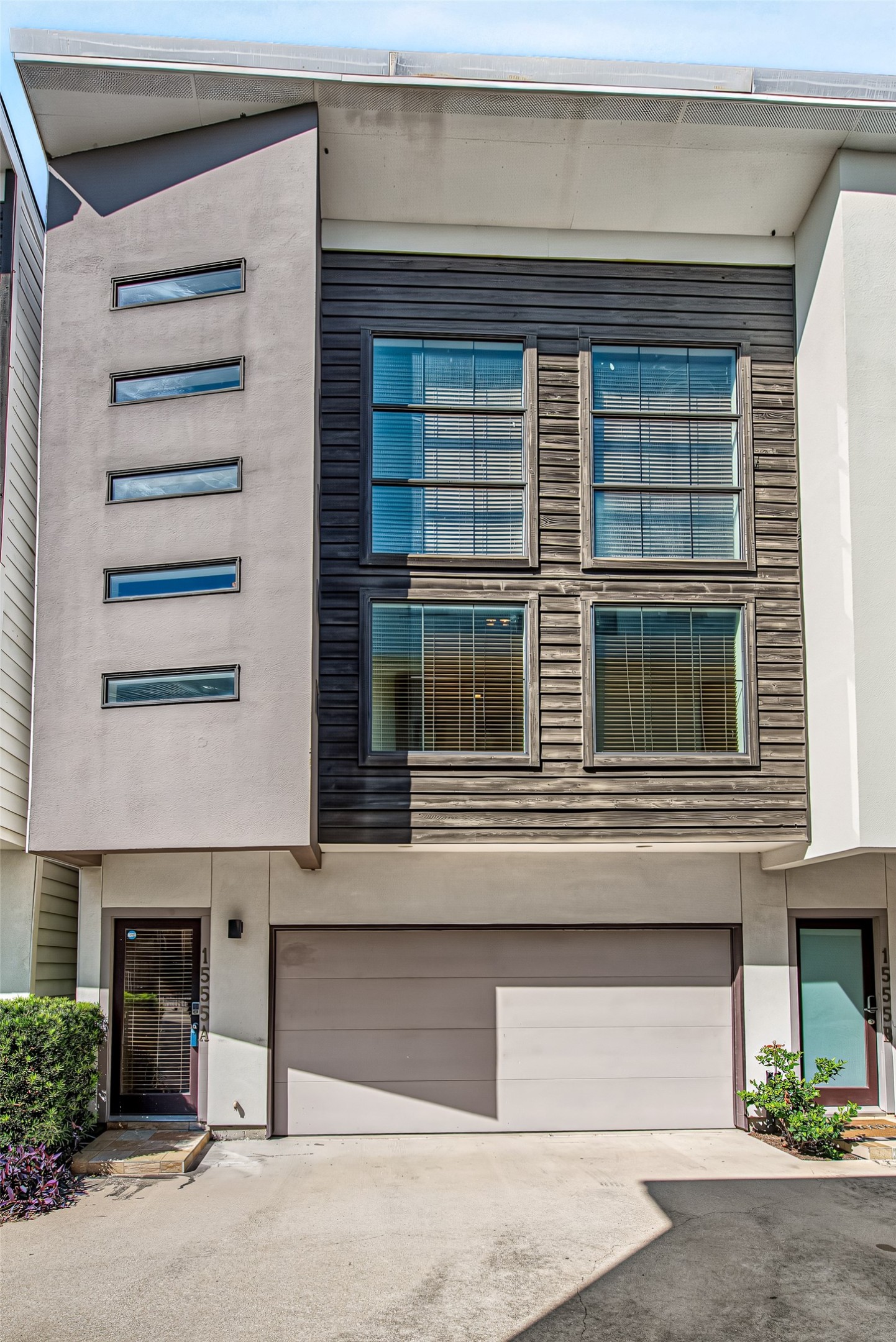 1555 Birdsall Street A Property Photo 2