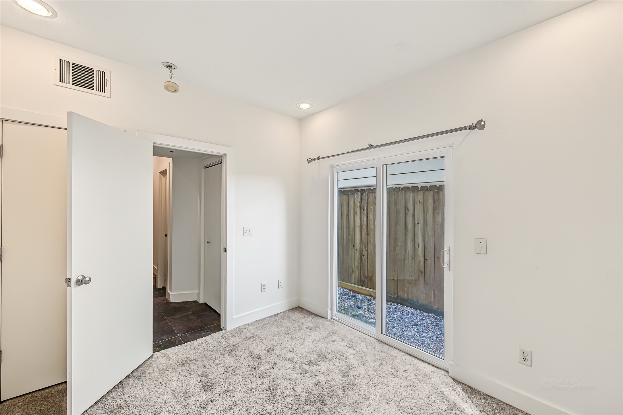 1555 Birdsall Street A Property Photo 8