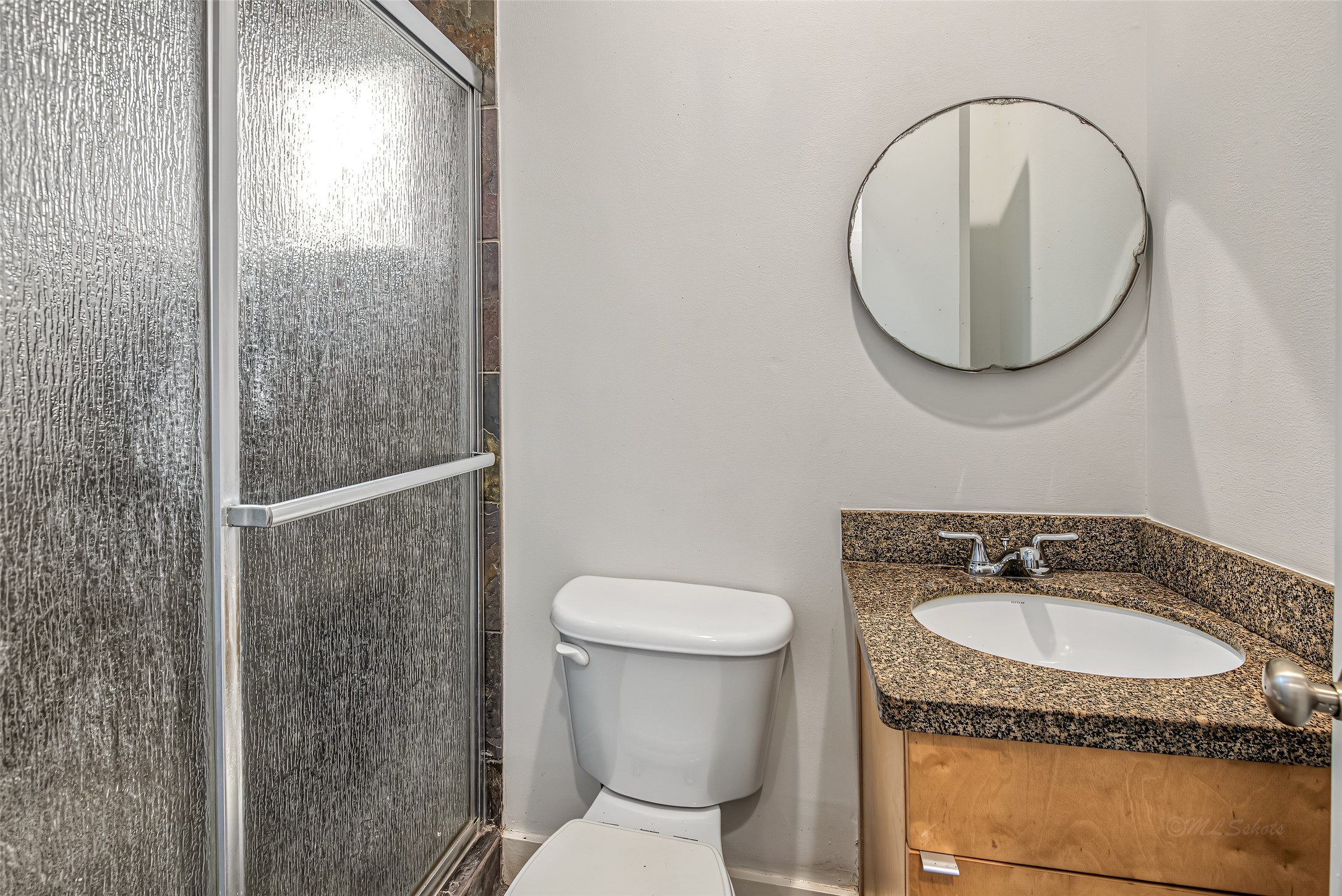 1555 Birdsall Street A Property Photo 9