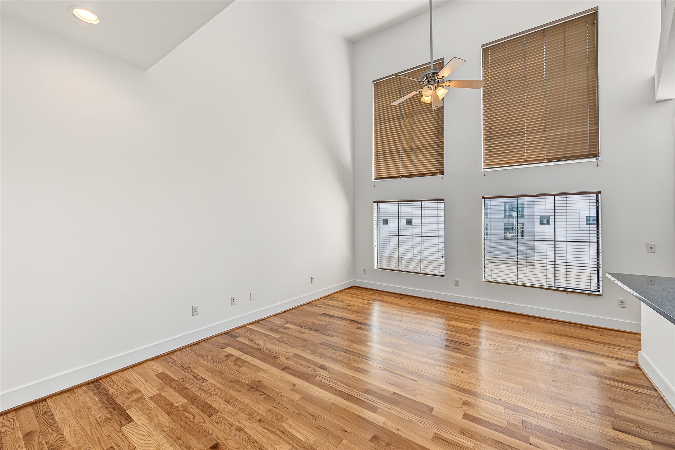 1555 Birdsall Street A Property Photo 10