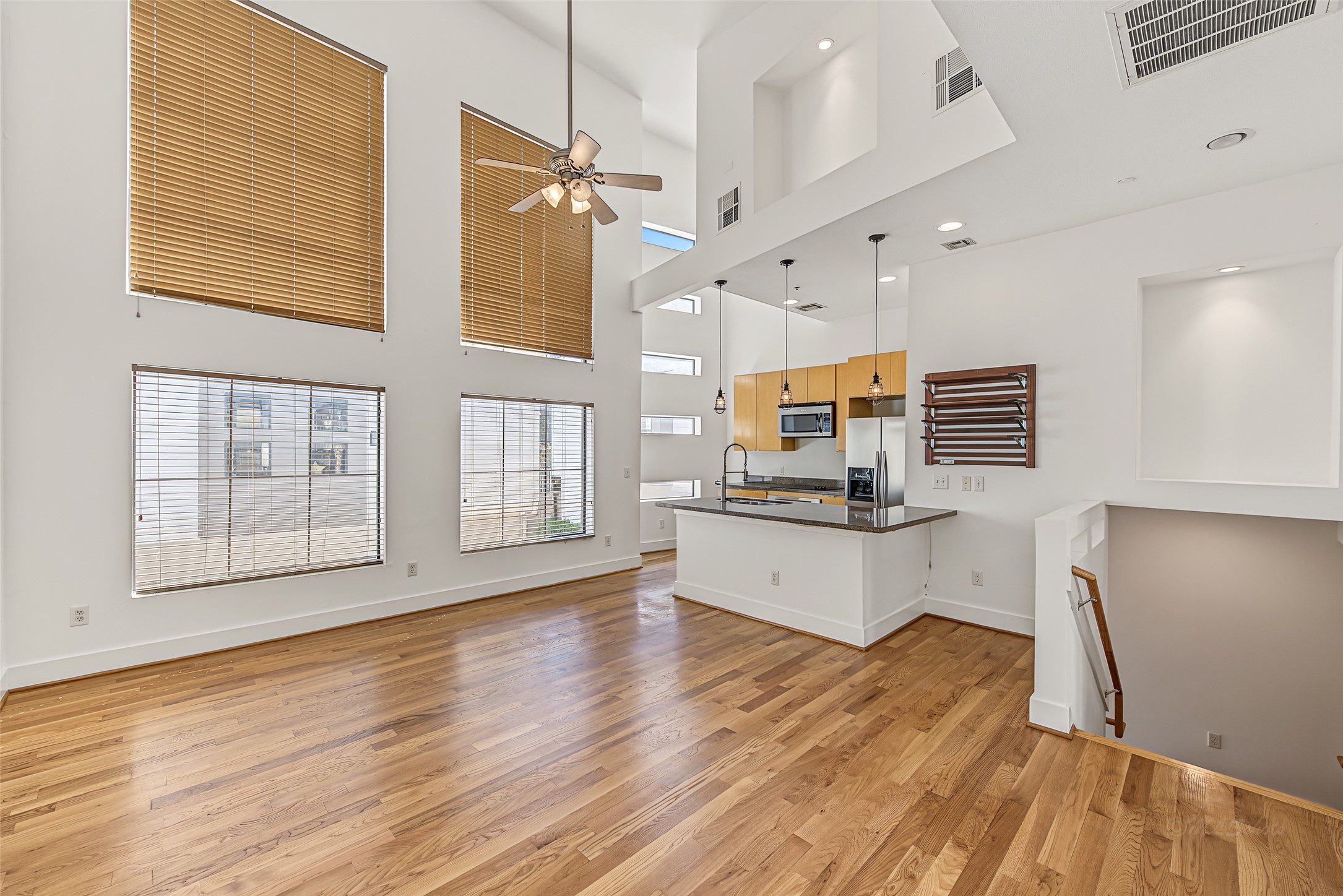 1555 Birdsall Street A Property Photo 11