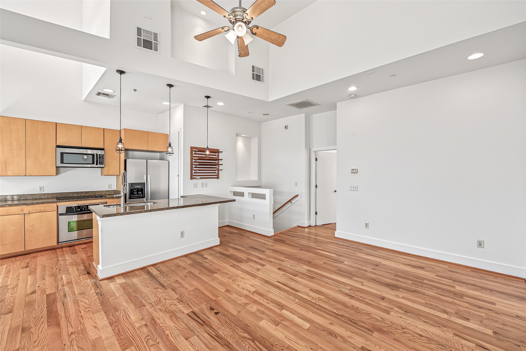 1555 Birdsall Street A Property Photo 12