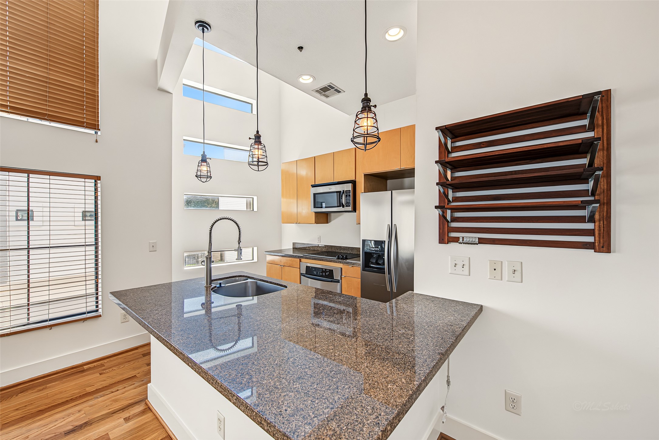 1555 Birdsall Street A Property Photo 14