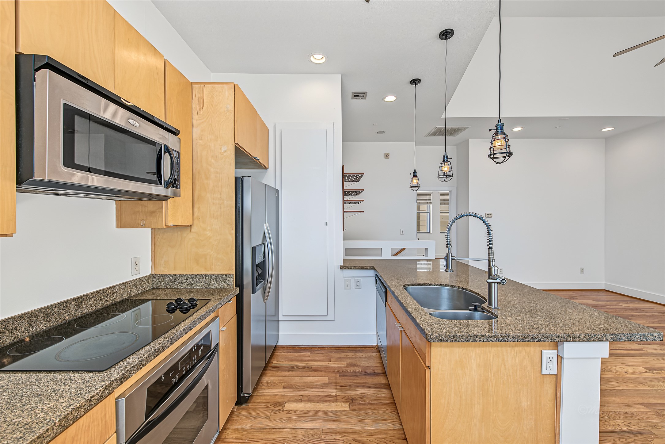 1555 Birdsall Street A Property Photo 15