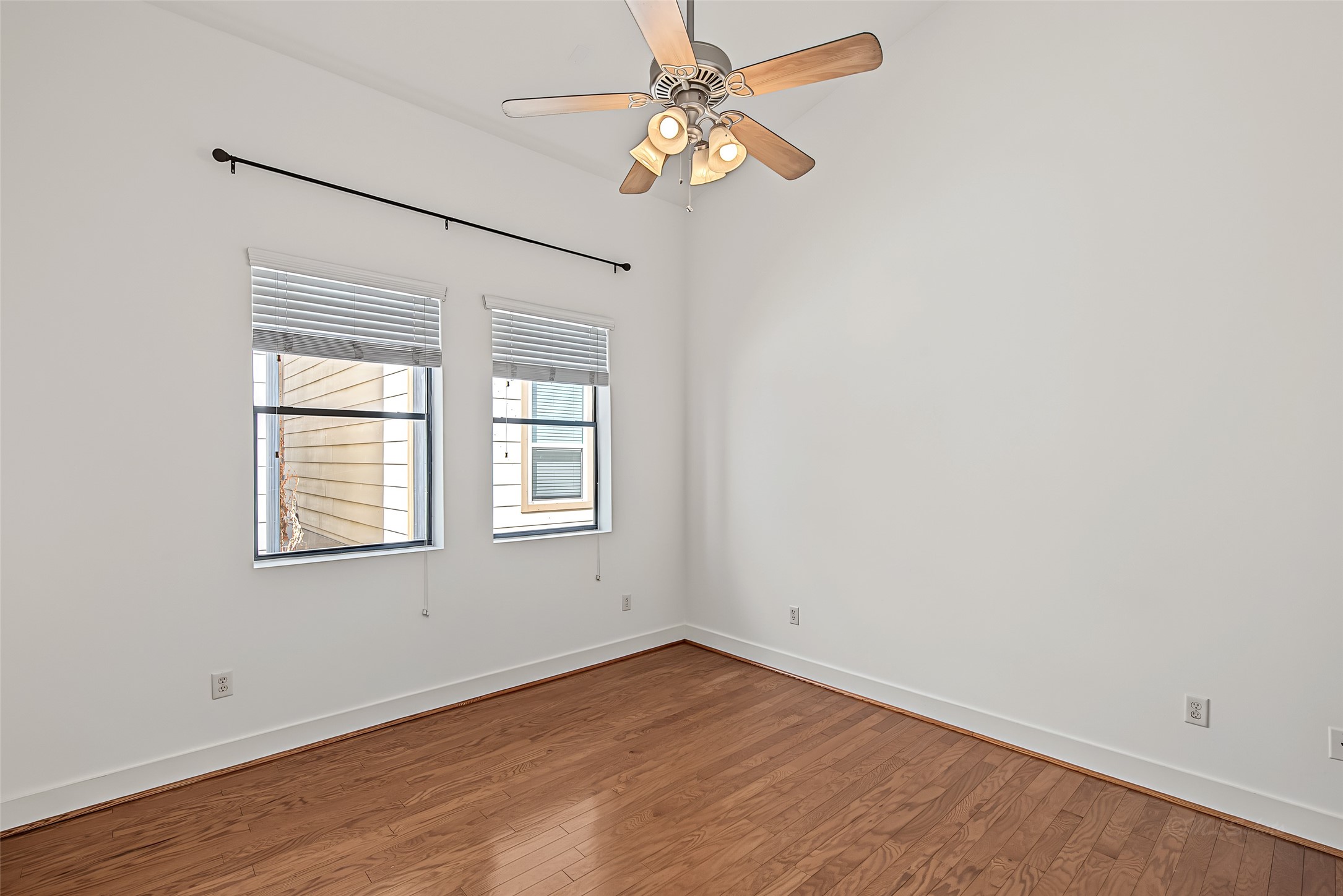 1555 Birdsall Street A Property Photo 17