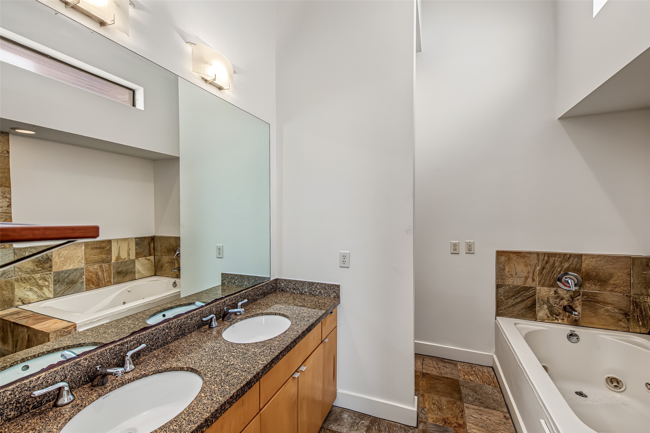 1555 Birdsall Street A Property Photo 19