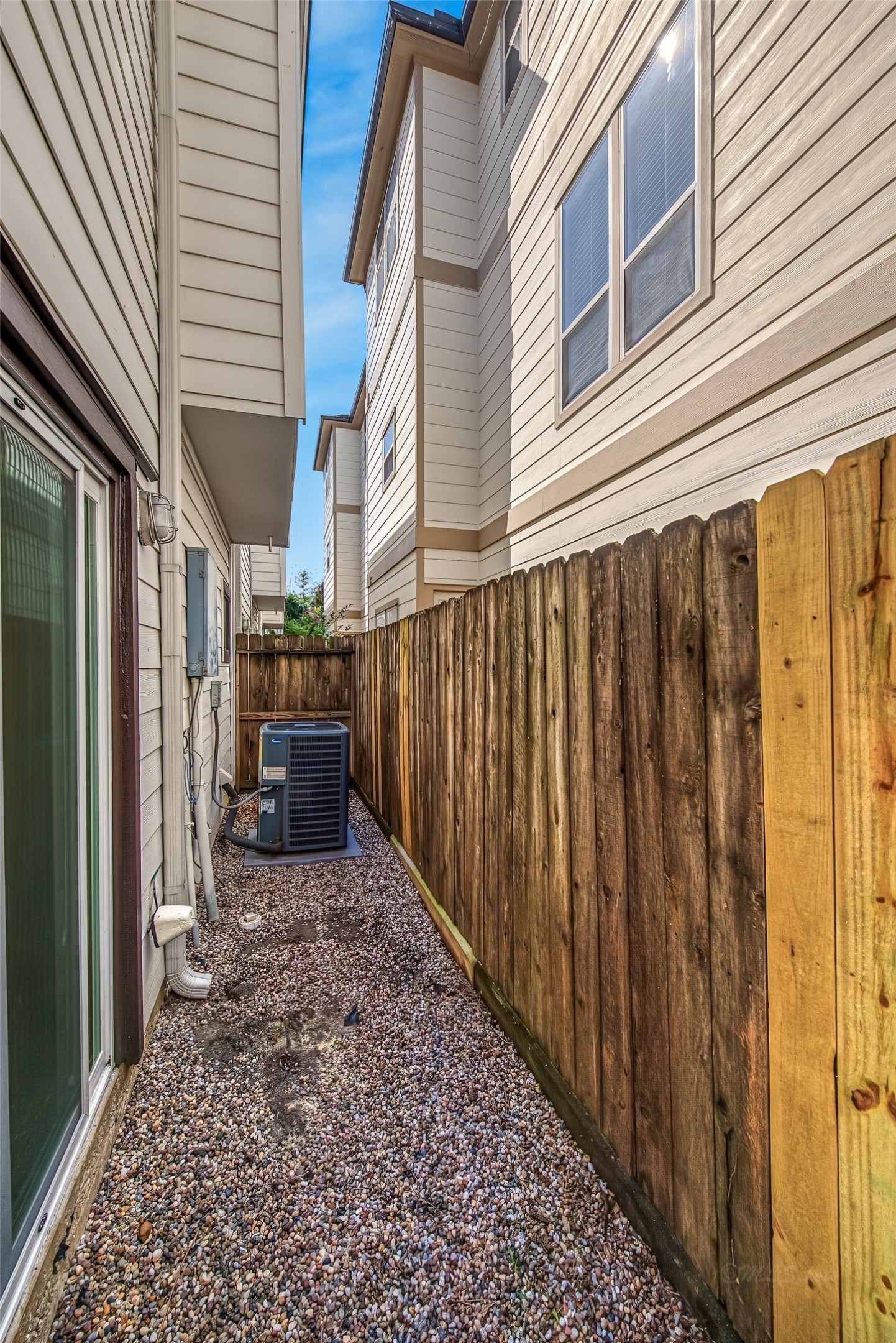 1555 Birdsall Street A Property Photo 22