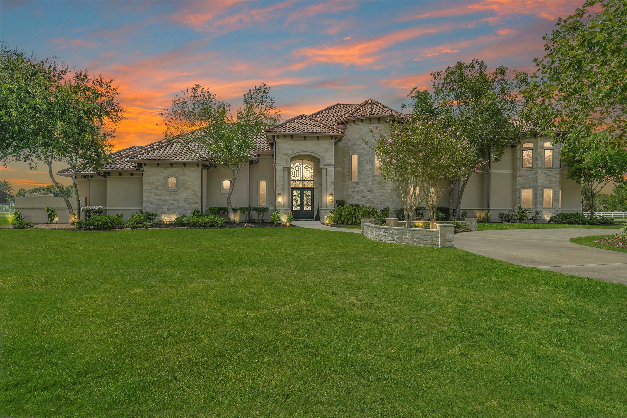 17111 Saddle Ridge Pass Property Photo 3
