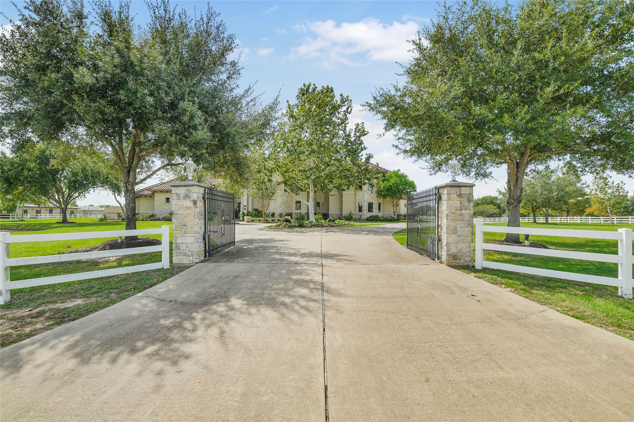 17111 Saddle Ridge Pass Property Photo 9