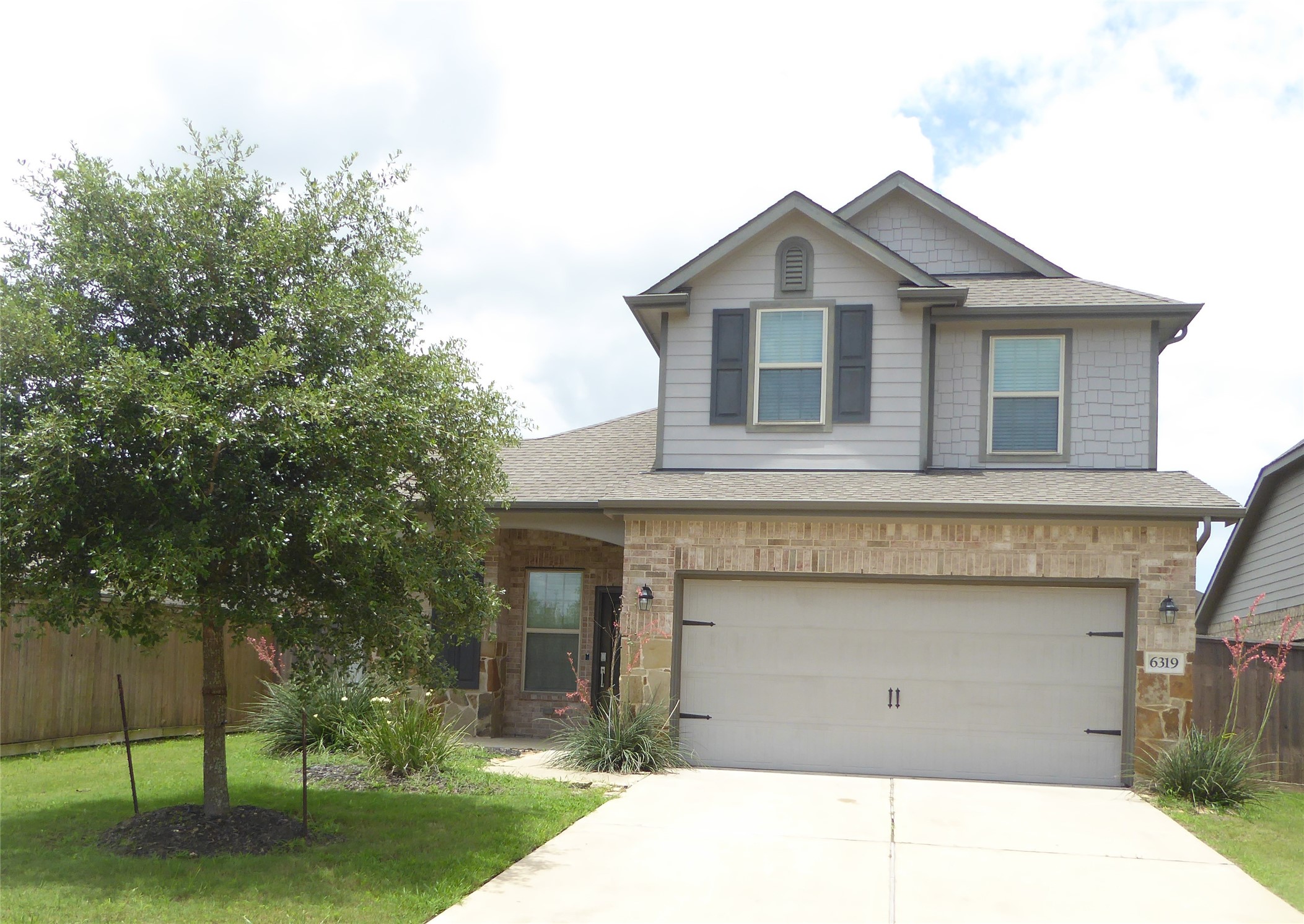 6319 Shadowbrook Hollow Trail Property Photo 2