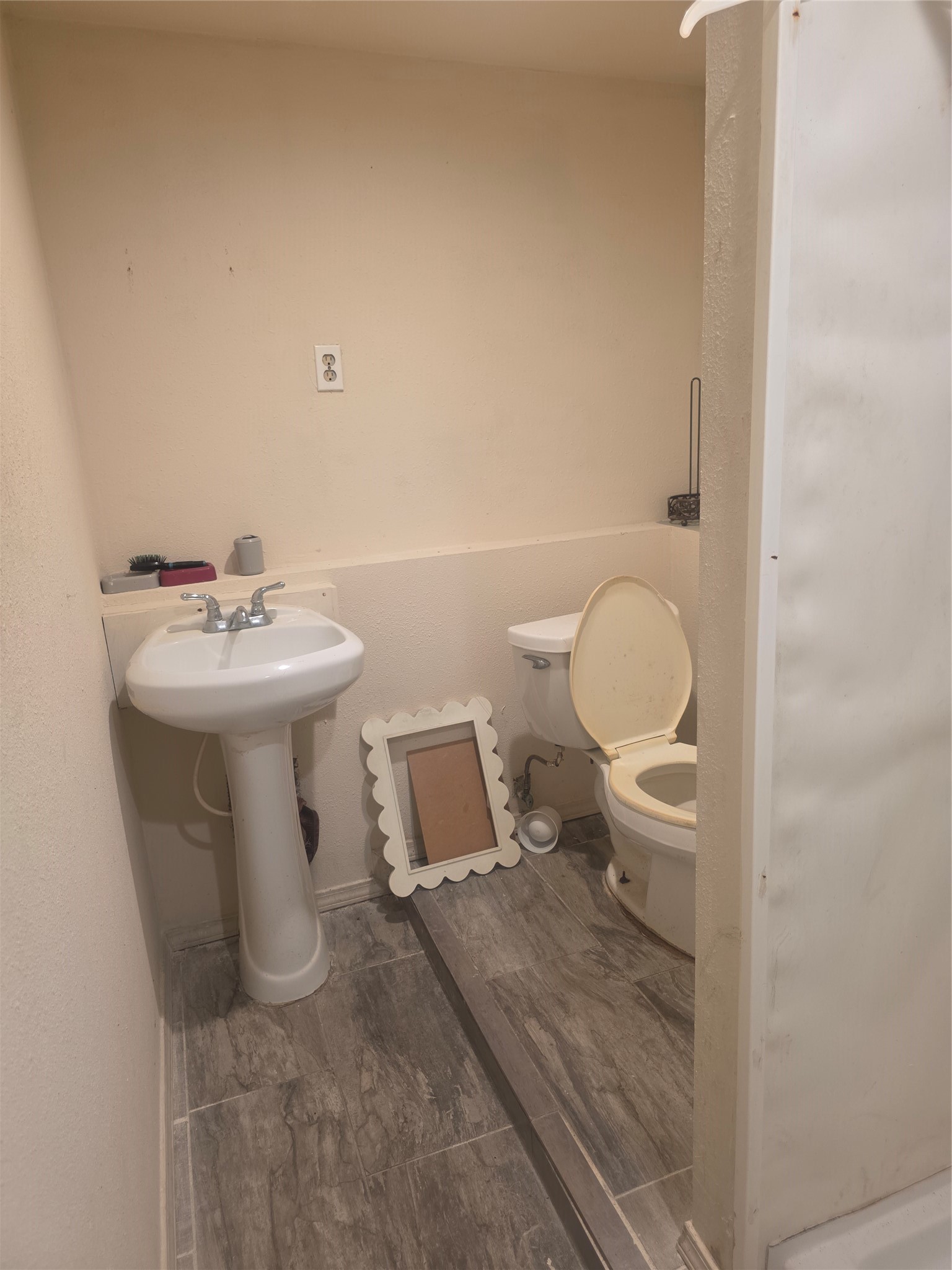 5206 Robertson Street Property Photo 10