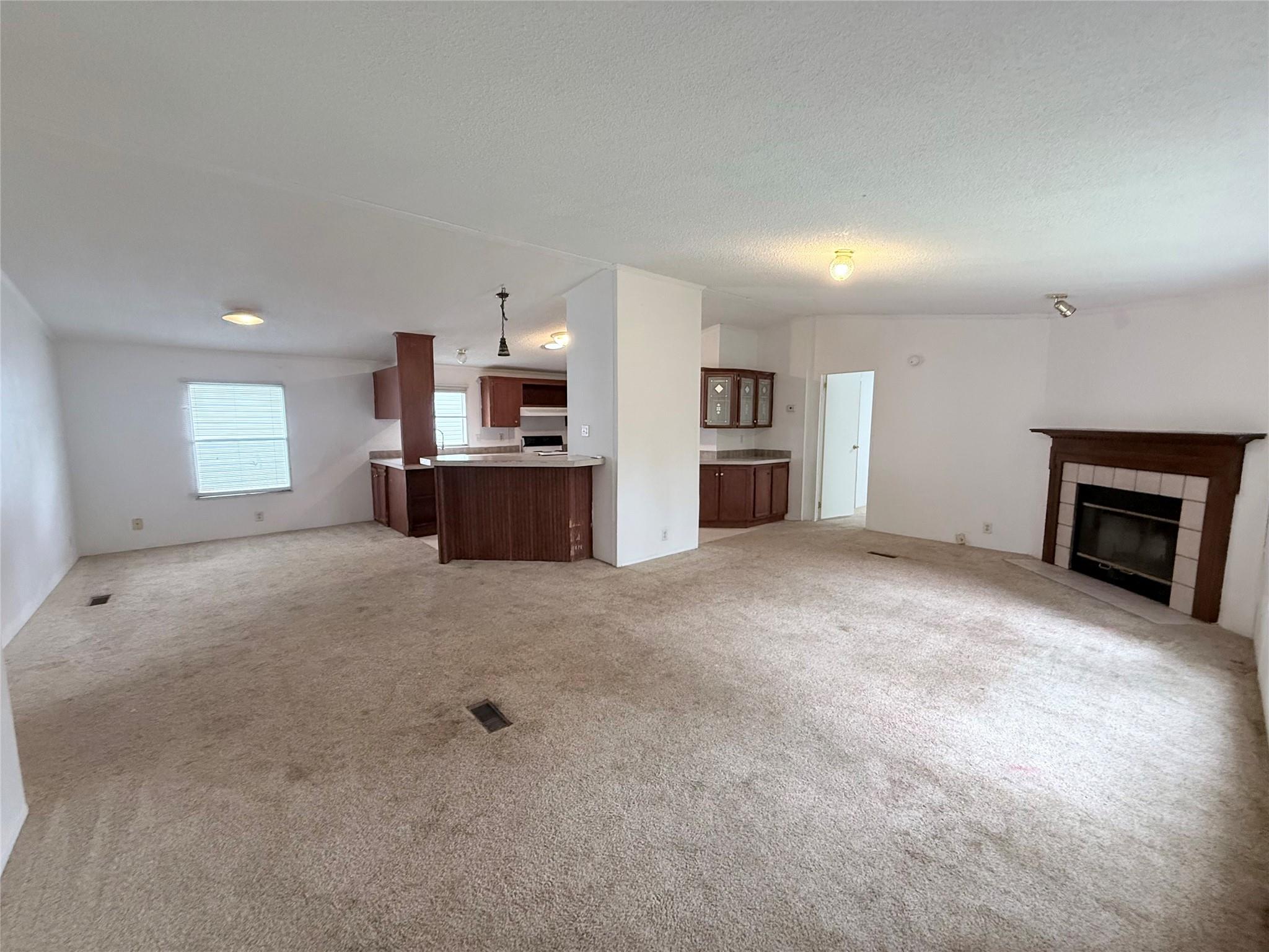 13416 Commander Circle Property Photo 4