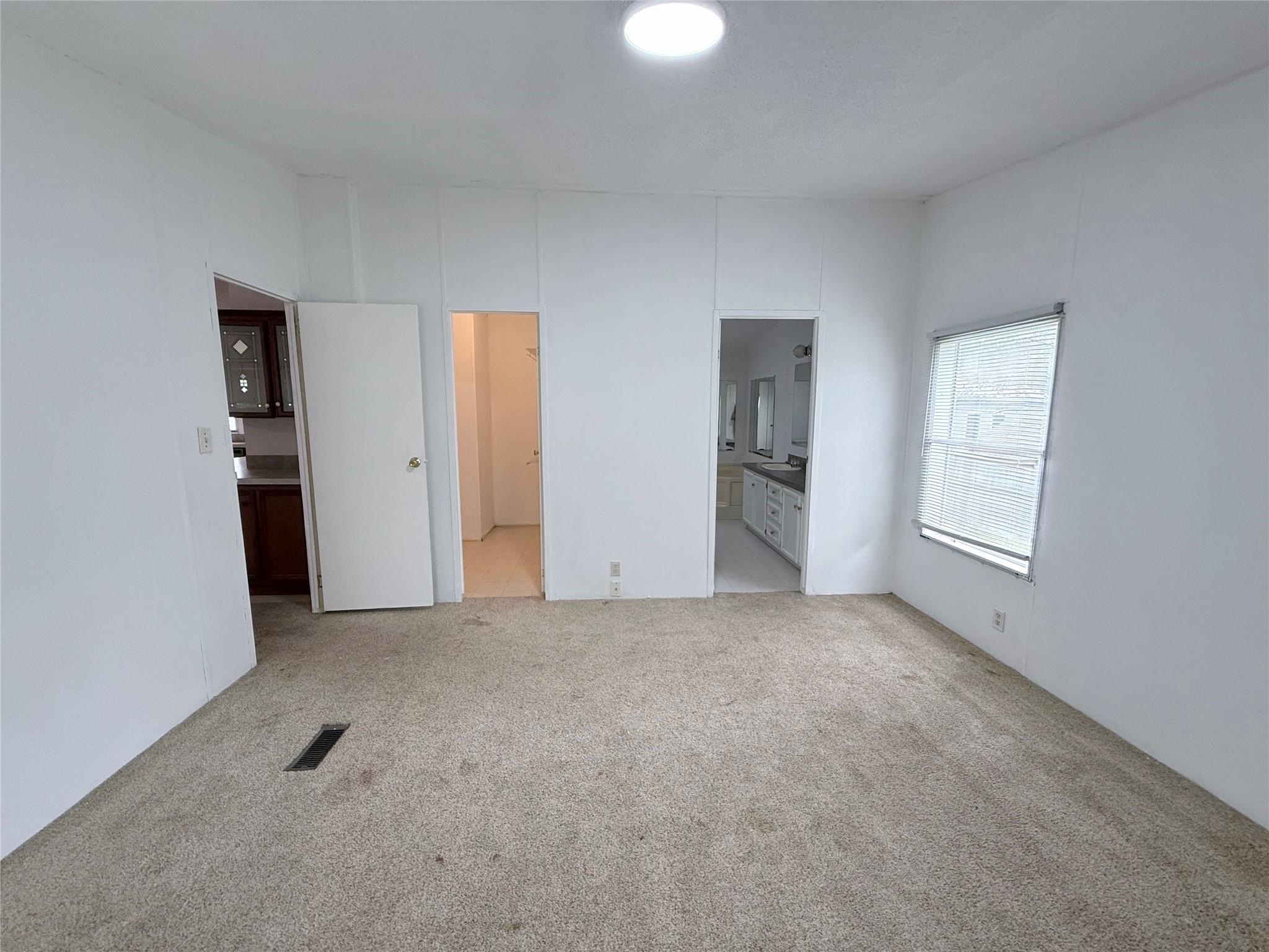 13416 Commander Circle Property Photo 9