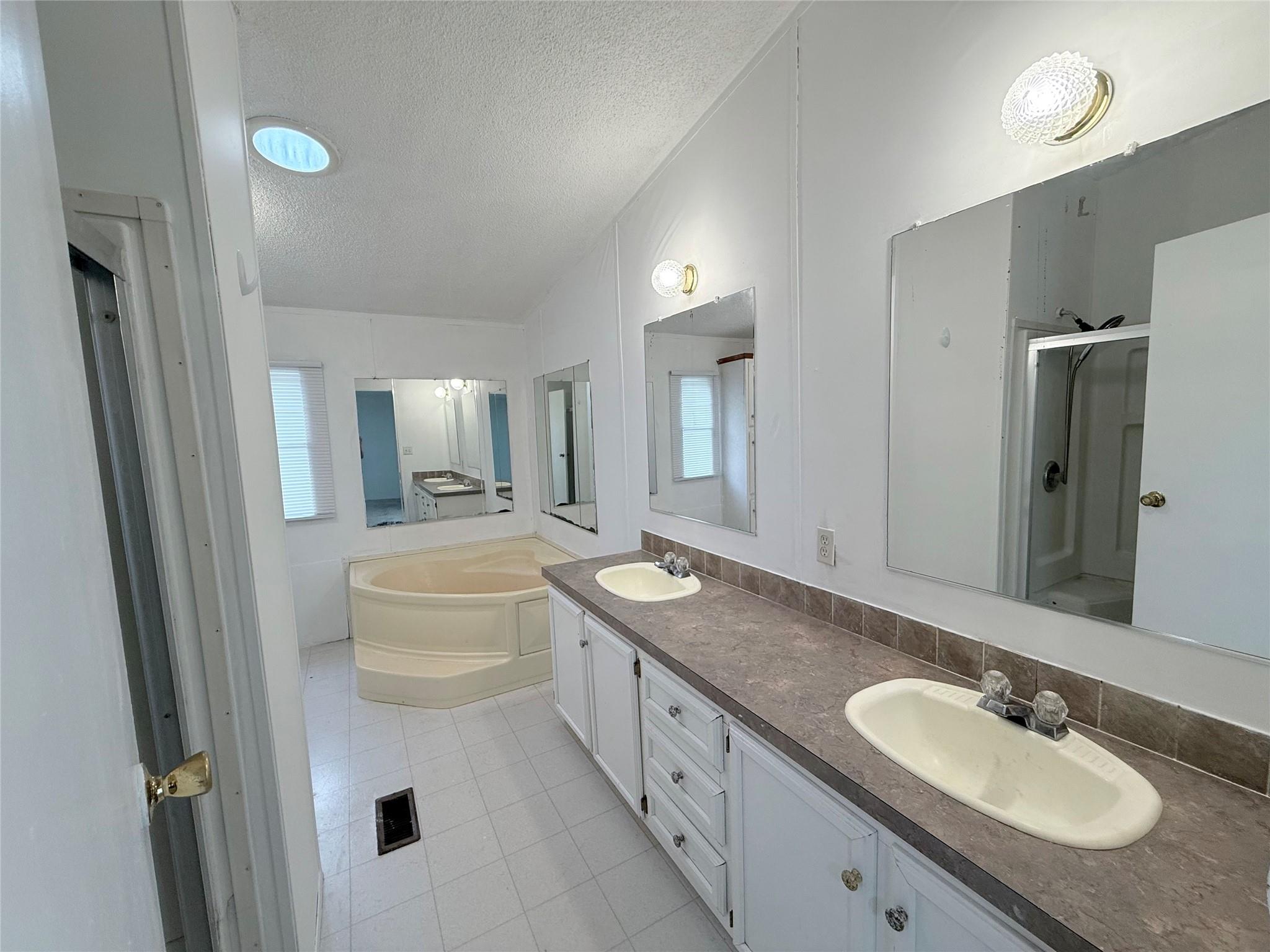 13416 Commander Circle Property Photo 10