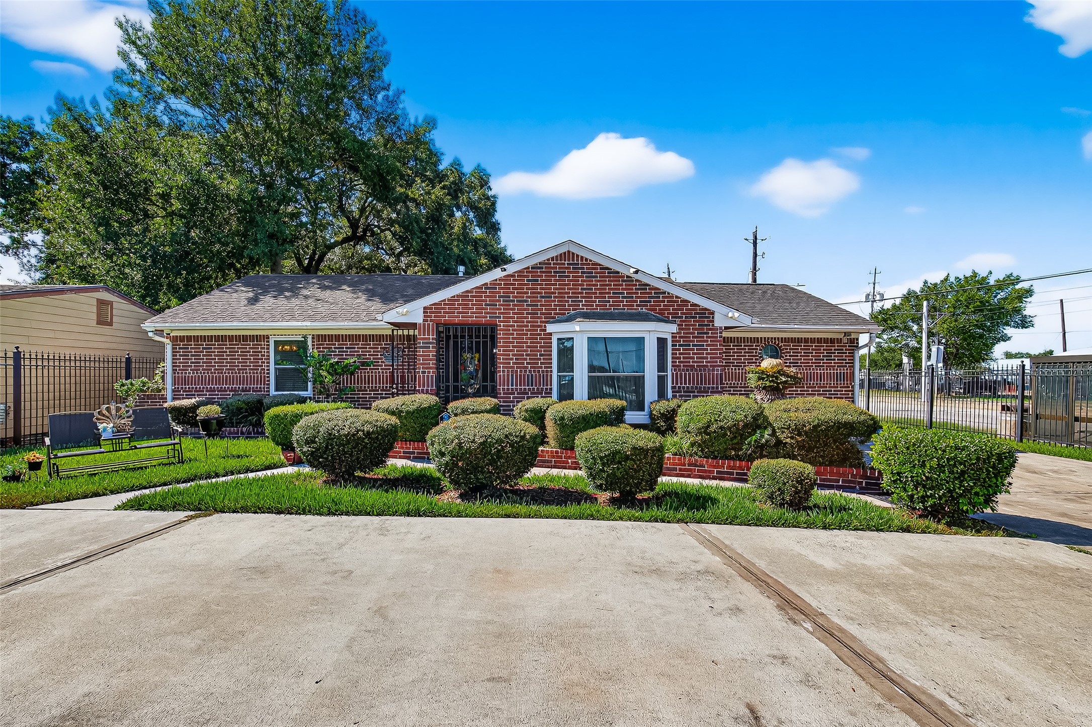 5102 Cortelyou Lane Property Photo 1