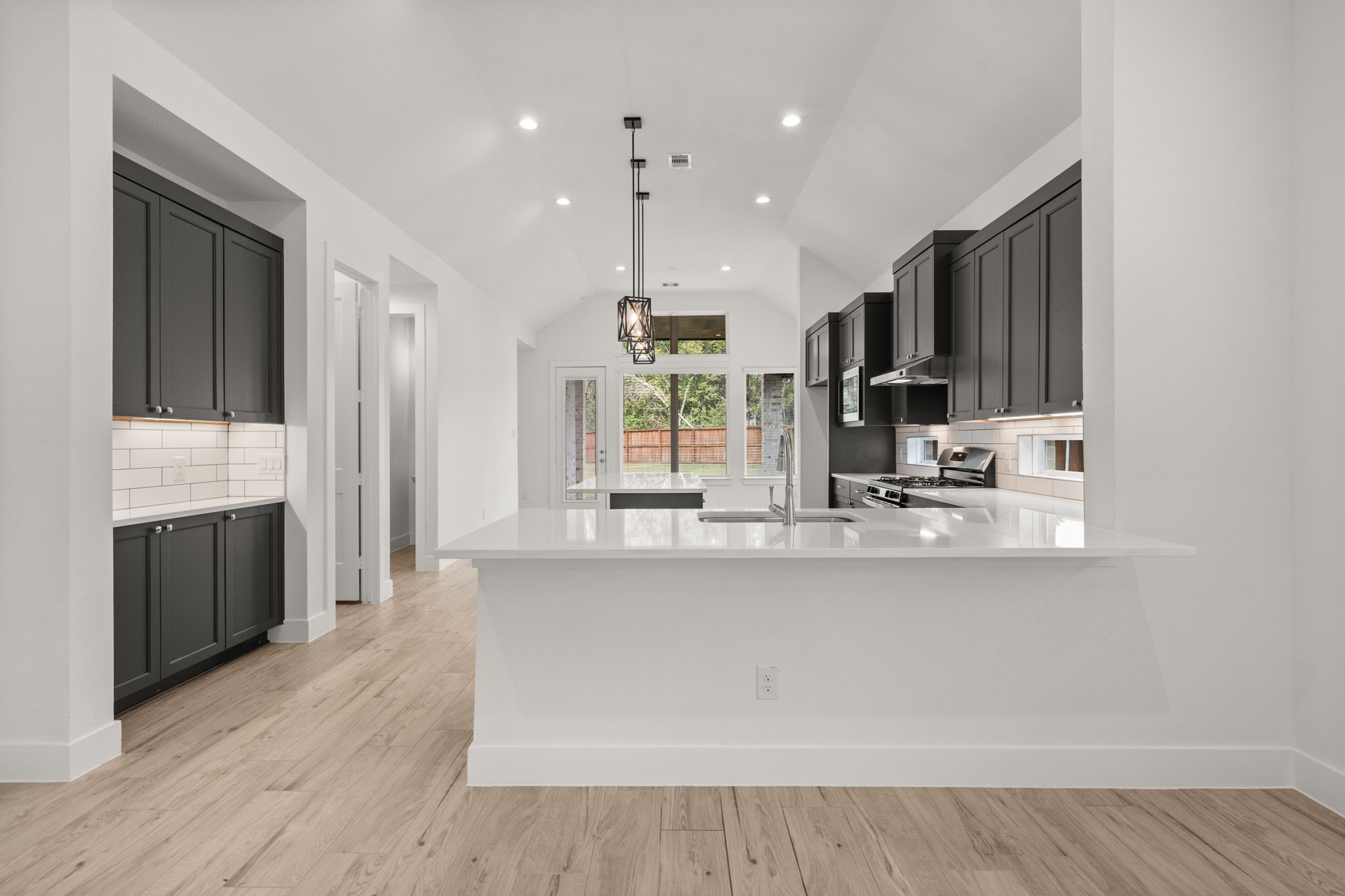 28819 Crockett Gardens Drive Property Photo 4