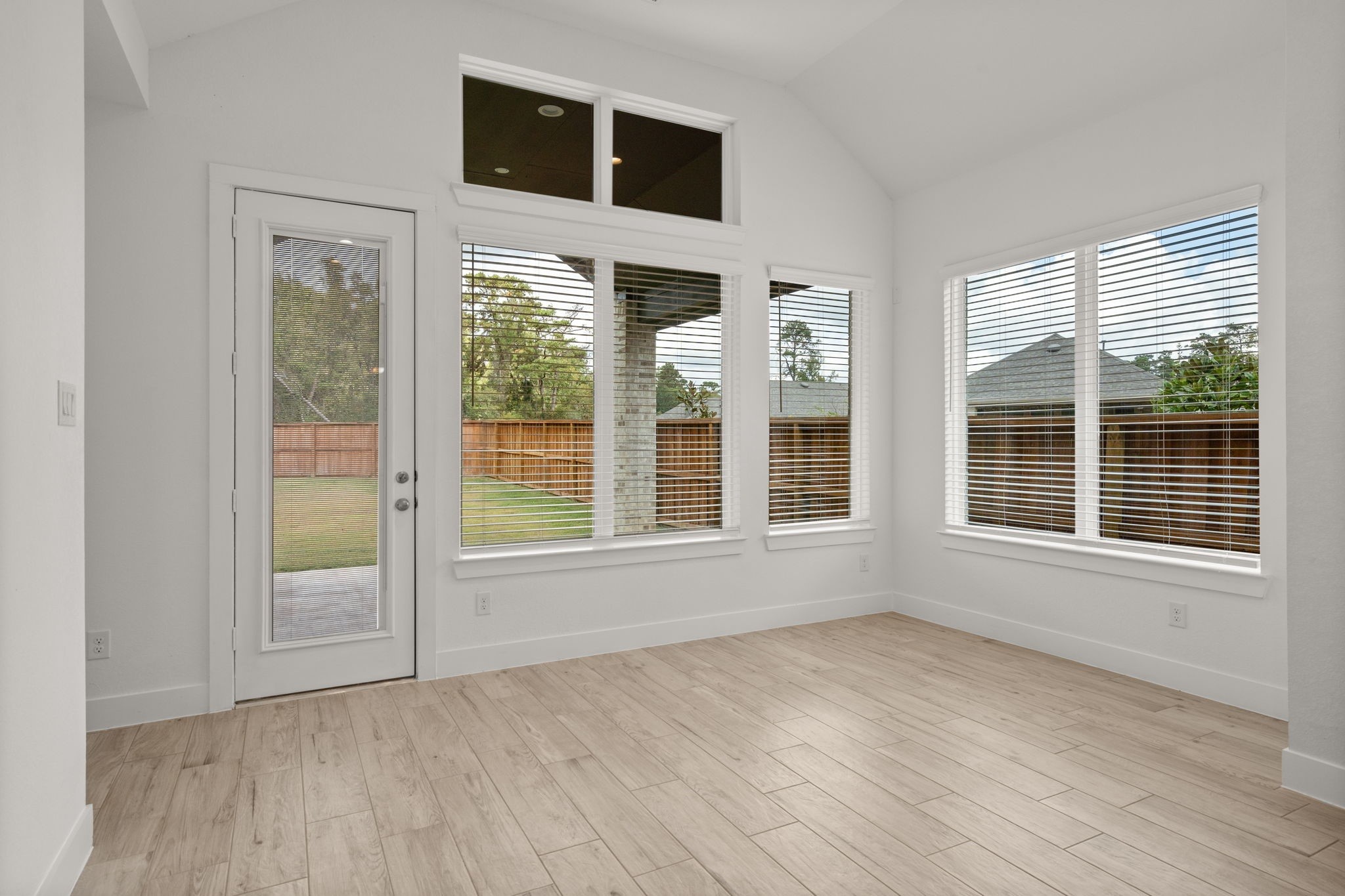 28819 Crockett Gardens Drive Property Photo 5