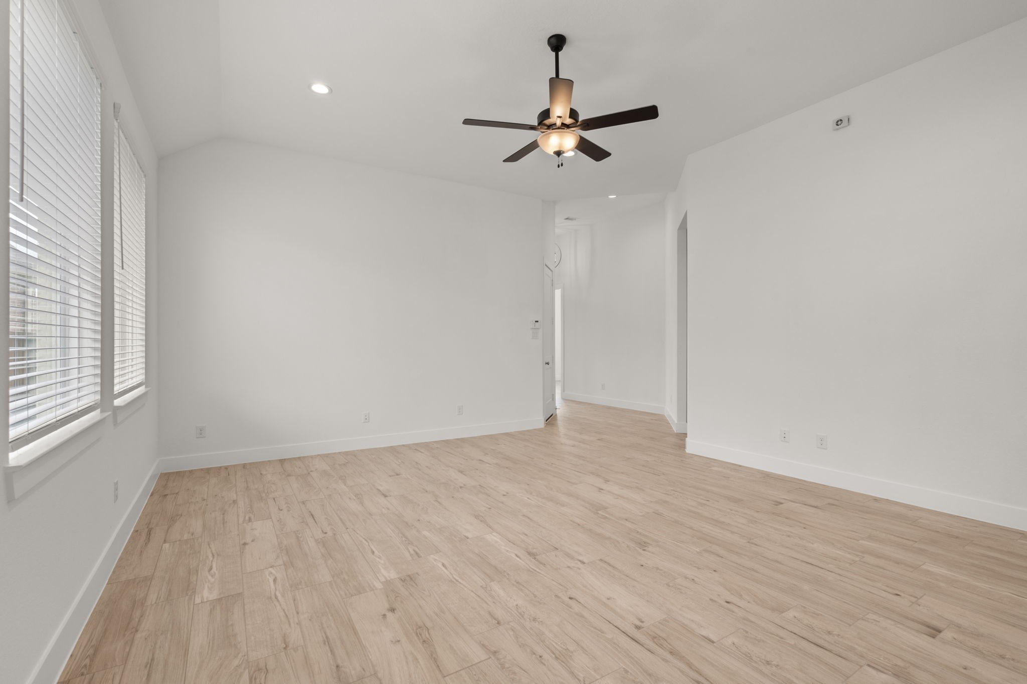 28819 Crockett Gardens Drive Property Photo 8