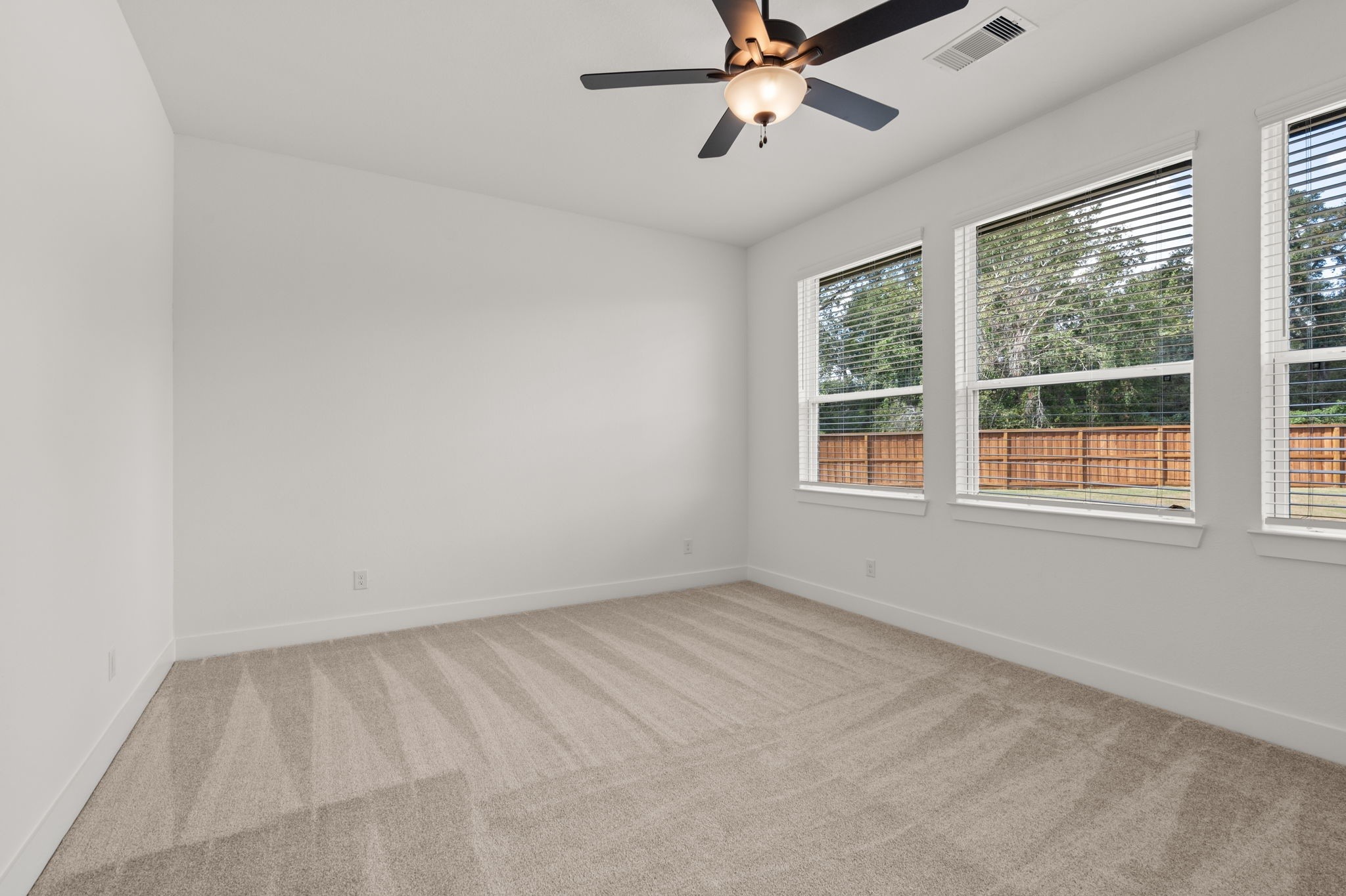 28819 Crockett Gardens Drive Property Photo 9