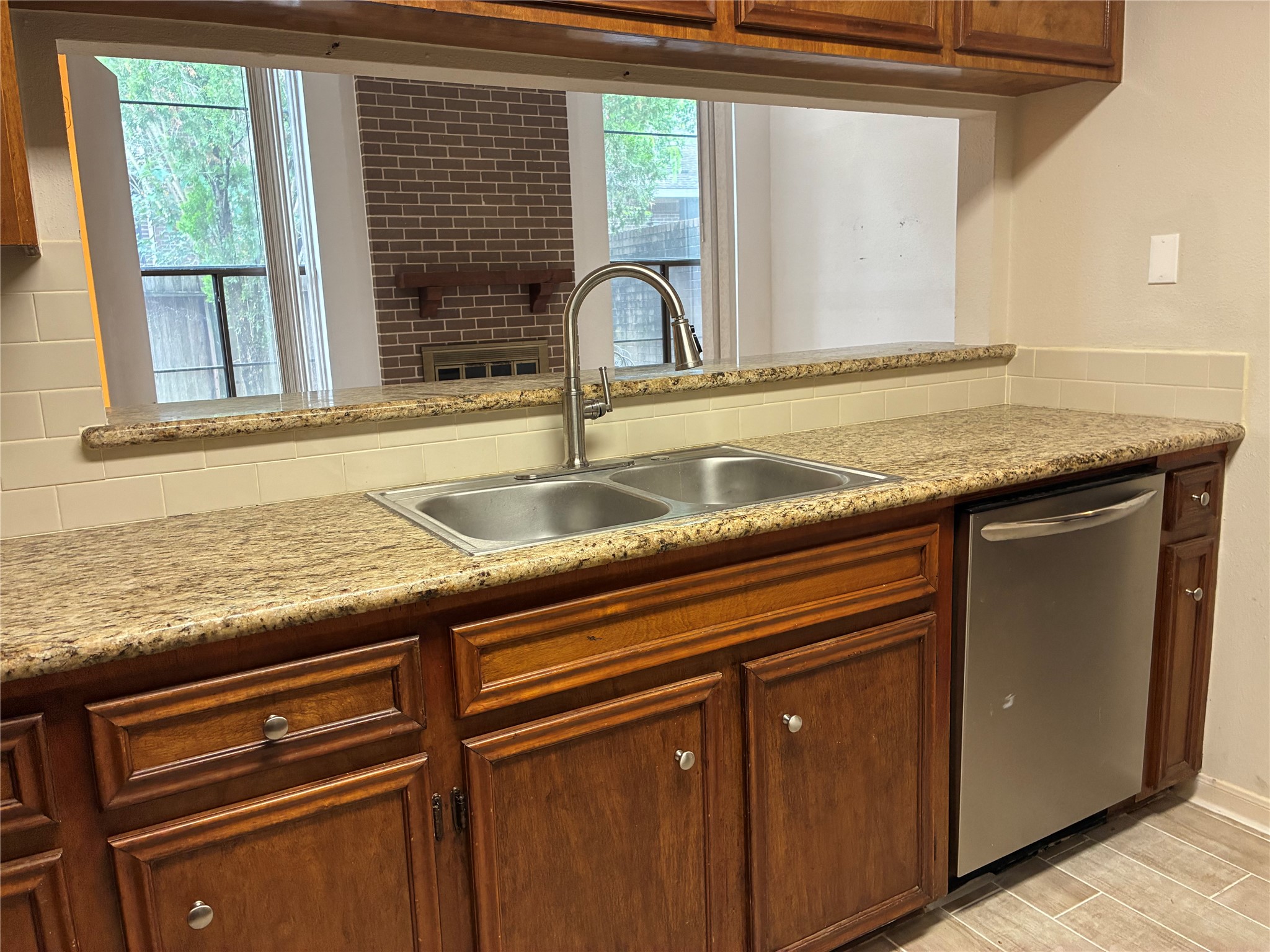 13784 Hollowgreen Drive Property Photo 3