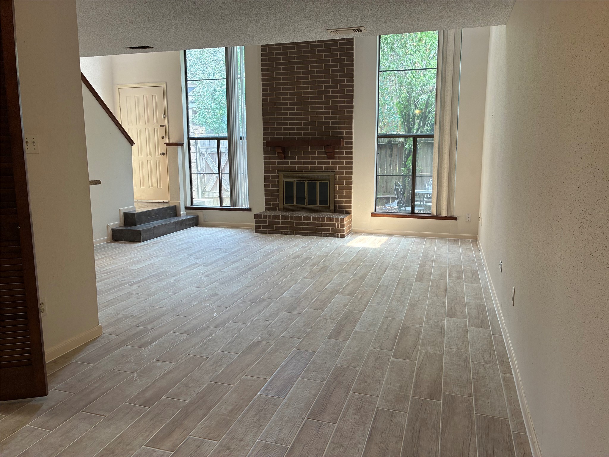 13784 Hollowgreen Drive Property Photo 4