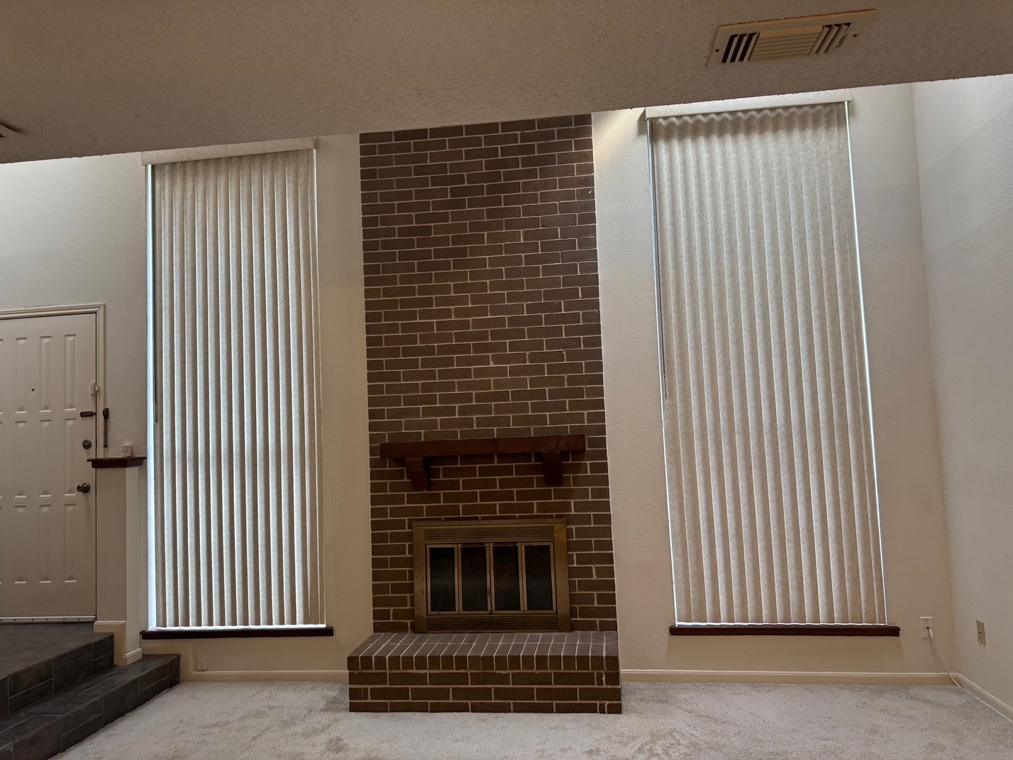 13784 Hollowgreen Drive Property Photo 6