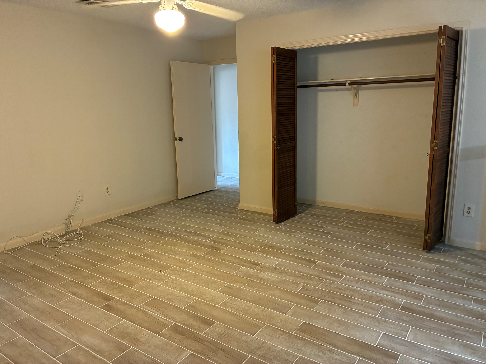 13784 Hollowgreen Drive Property Photo 13