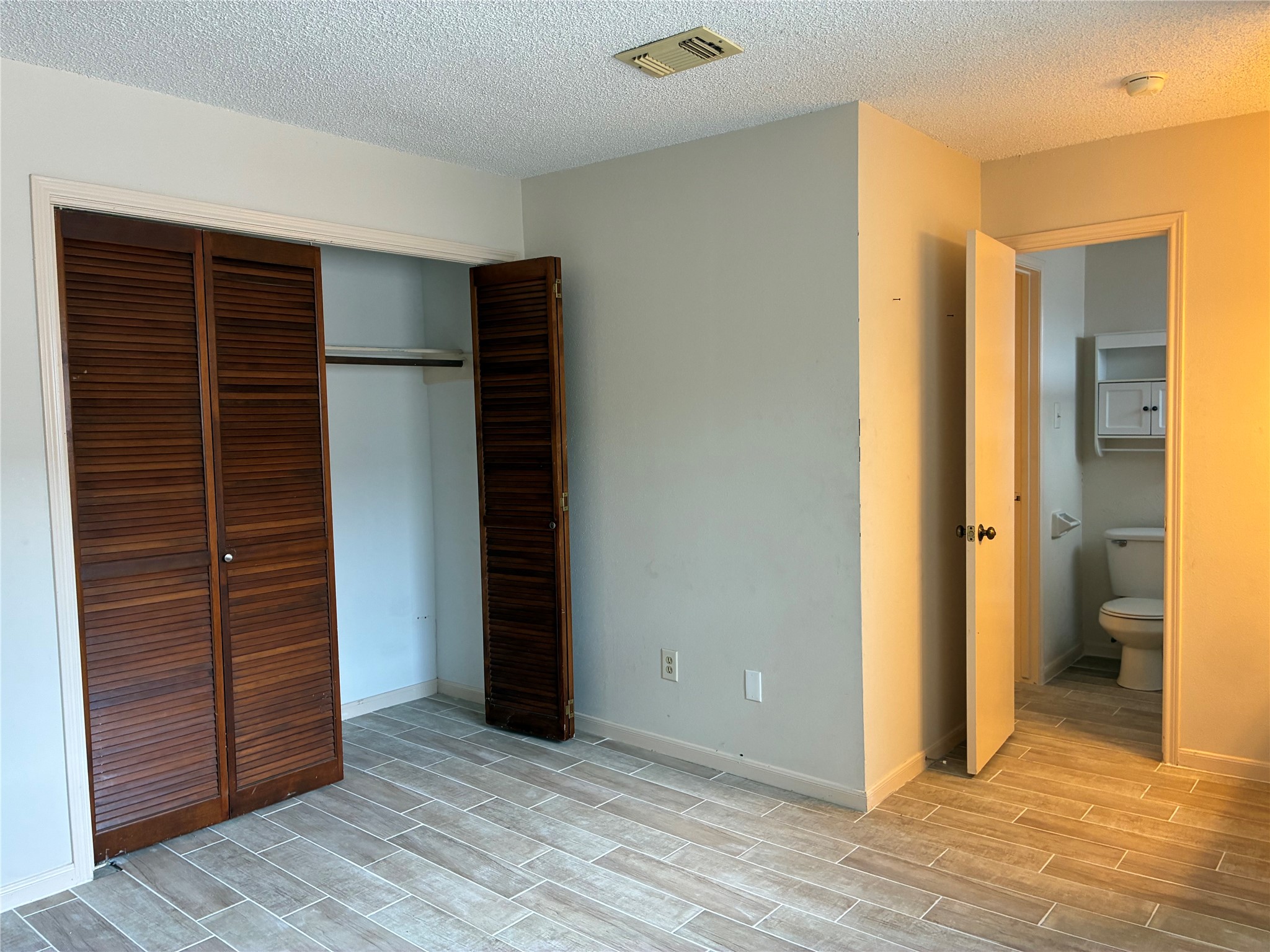 13784 Hollowgreen Drive Property Photo 23