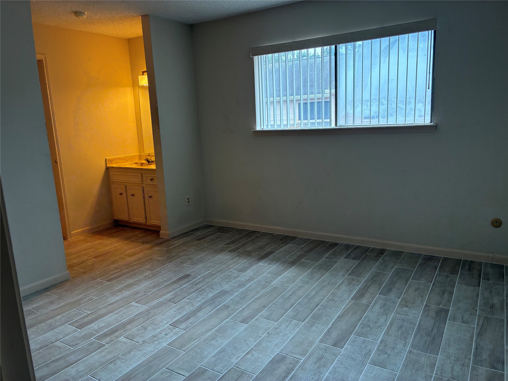13784 Hollowgreen Drive Property Photo 25