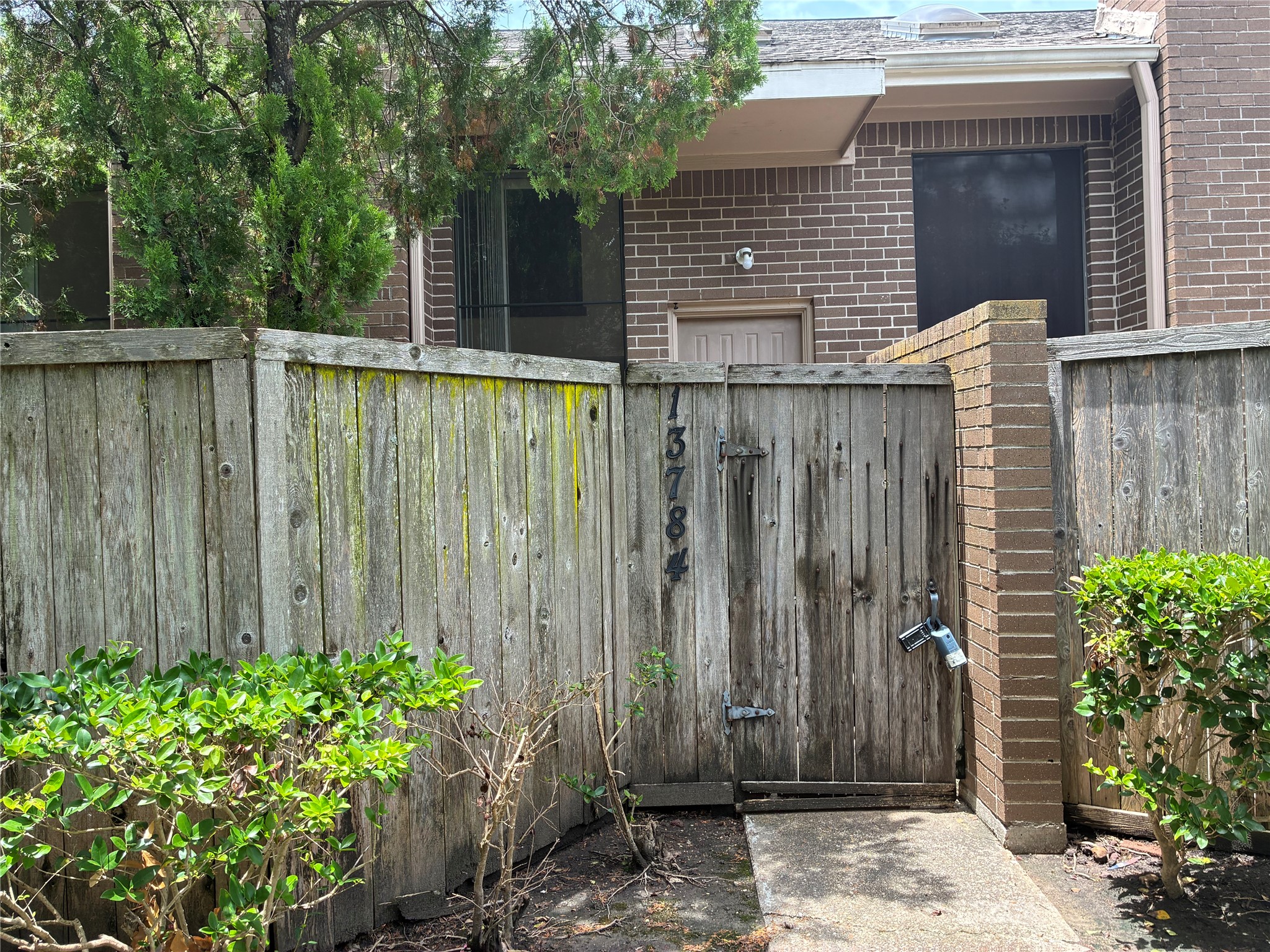 13784 Hollowgreen Drive Property Photo 28