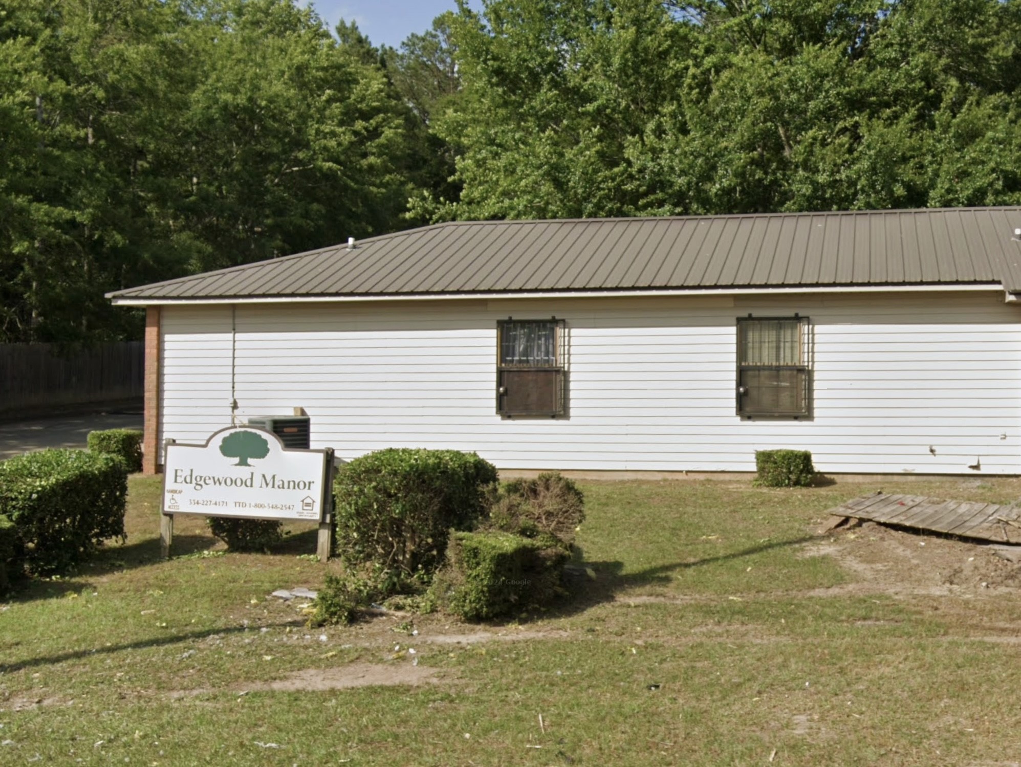 206 Edgewood Dr Property Photo 1