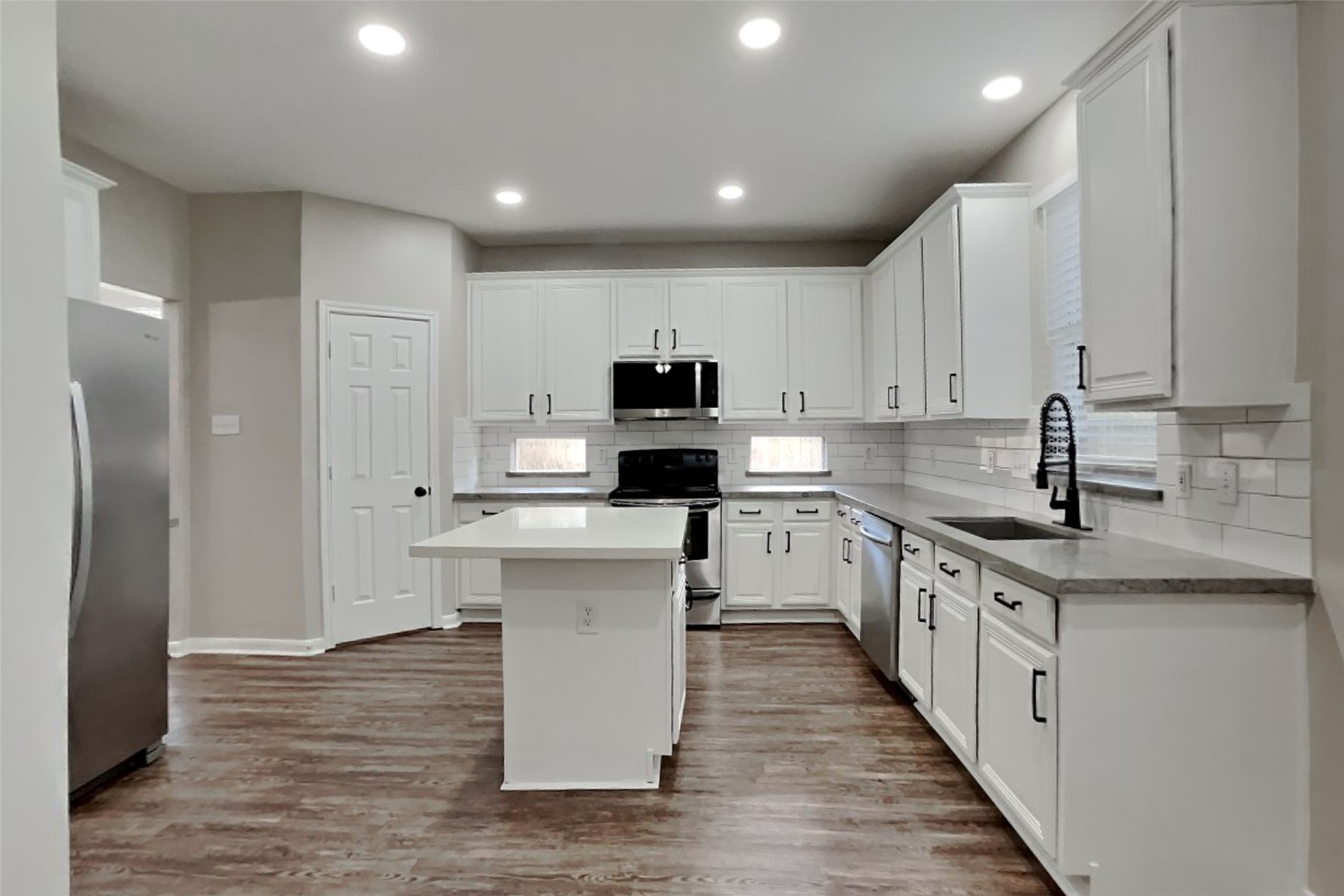 20703 Emerald Spruce Court Property Photo 7