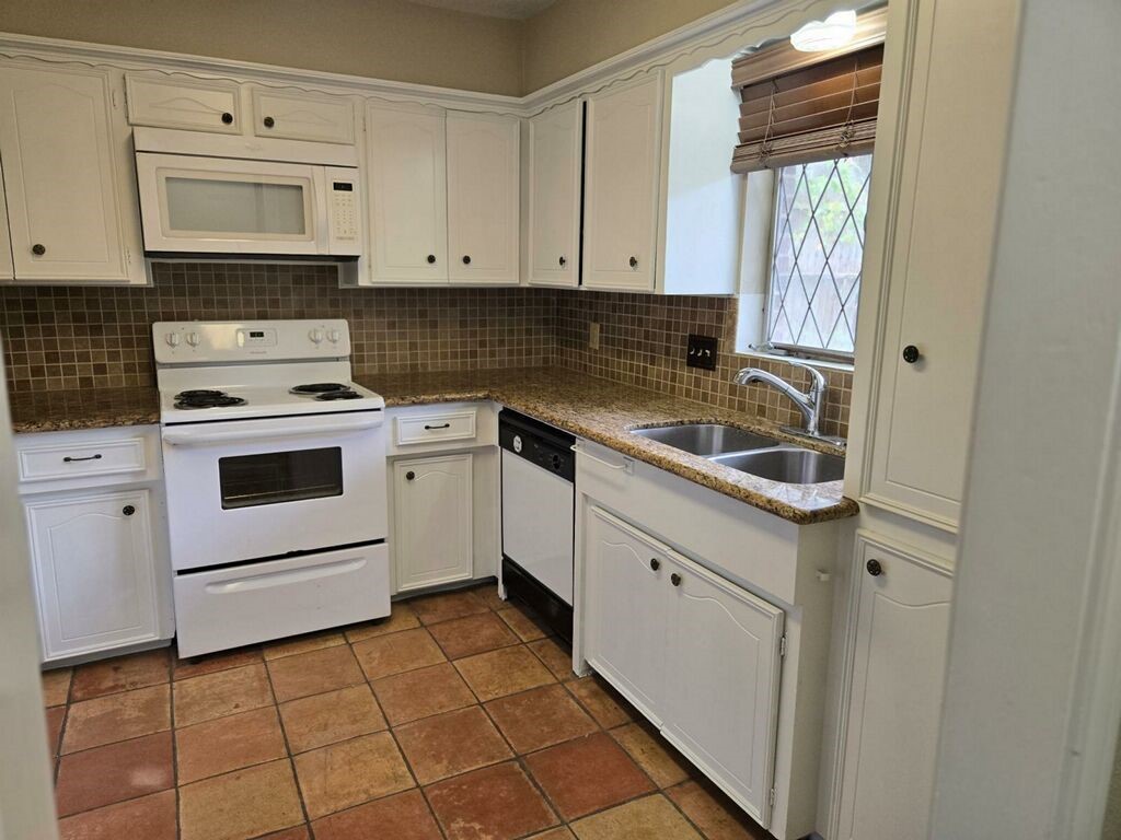 1779 Saxony Lane Property Photo 9