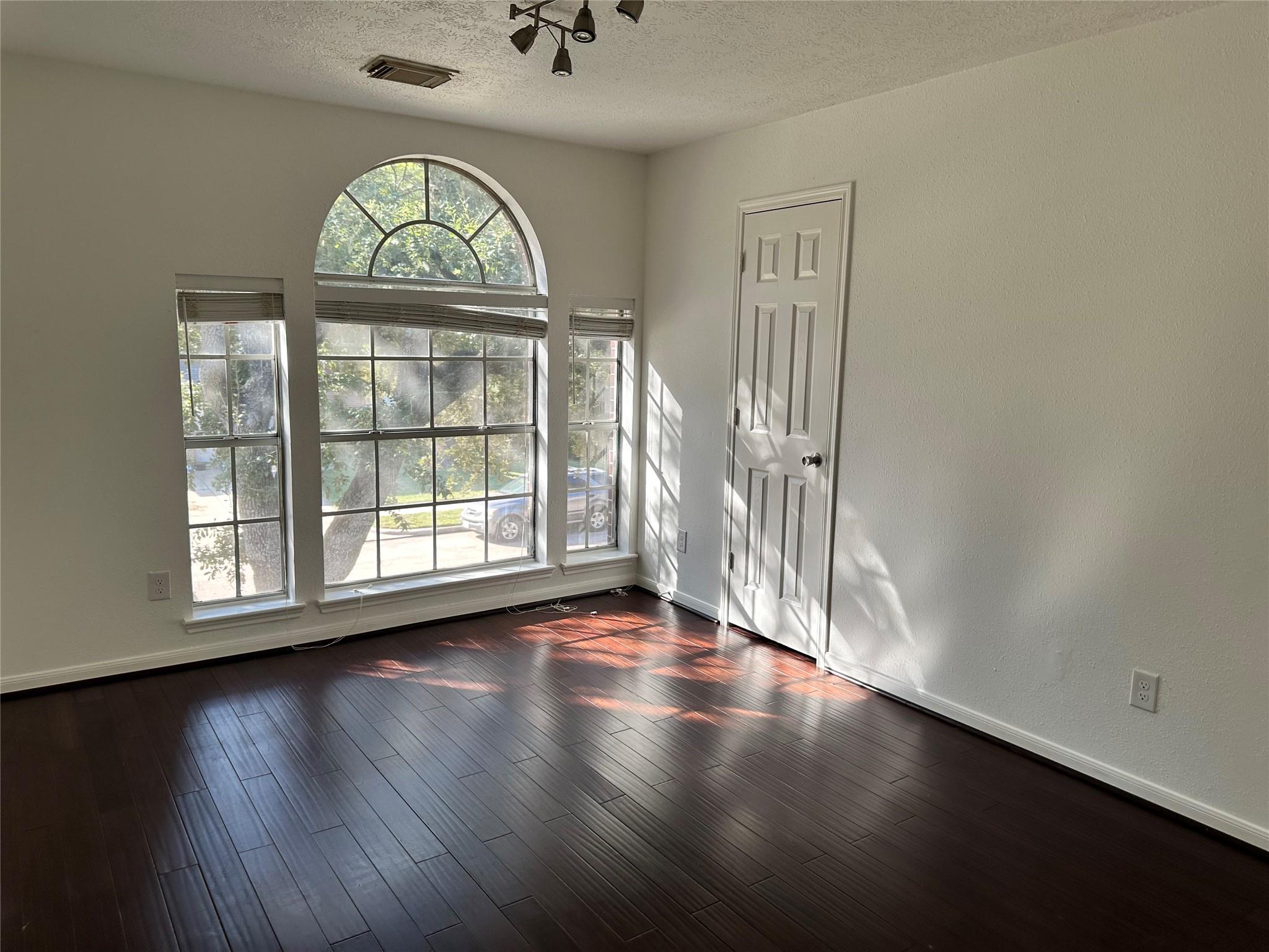 10810 Perigrine Drive, Houston Tx 77065 Property Photo 10