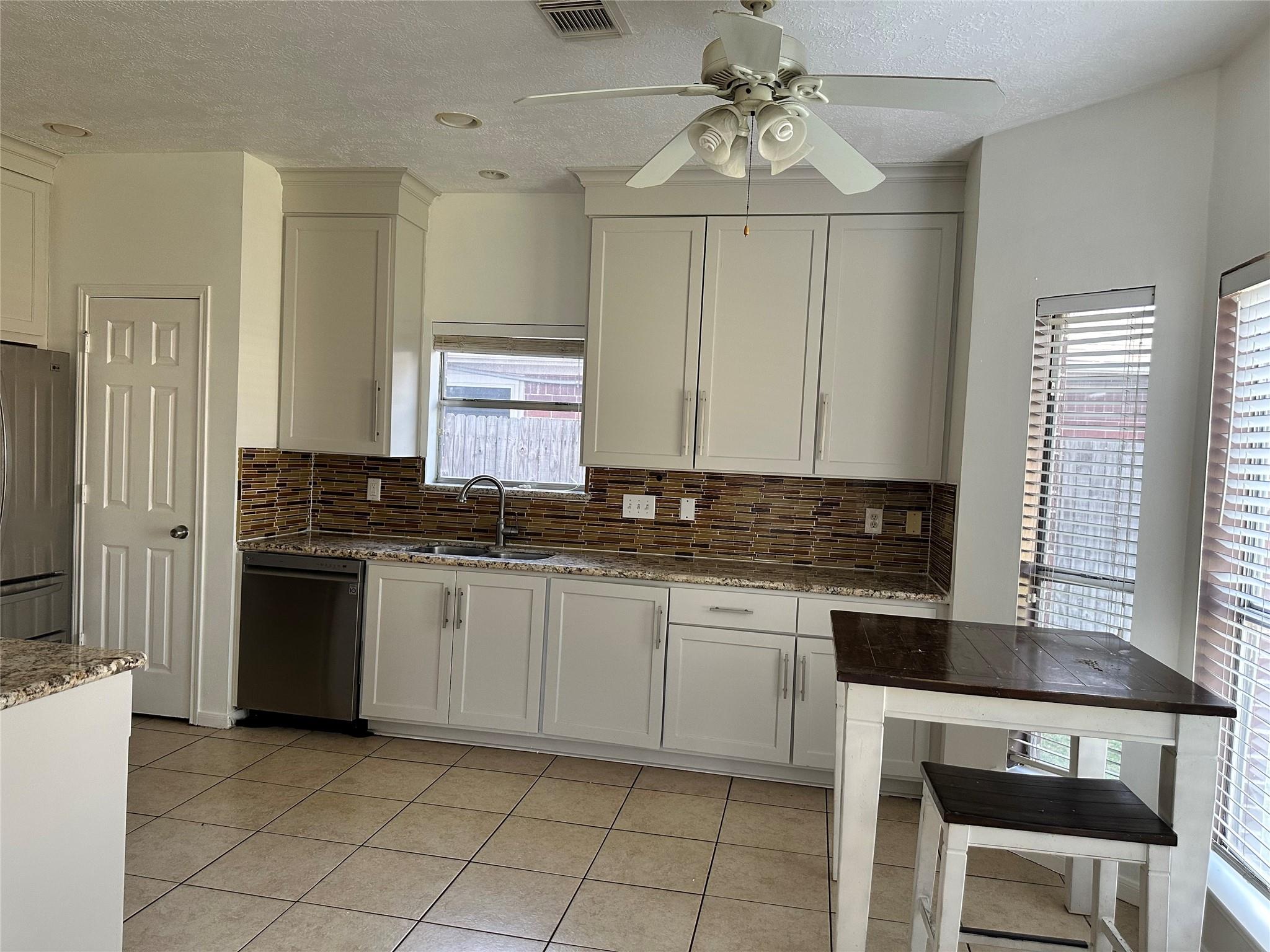 10810 Perigrine Drive, Houston Tx 77065 Property Photo 17
