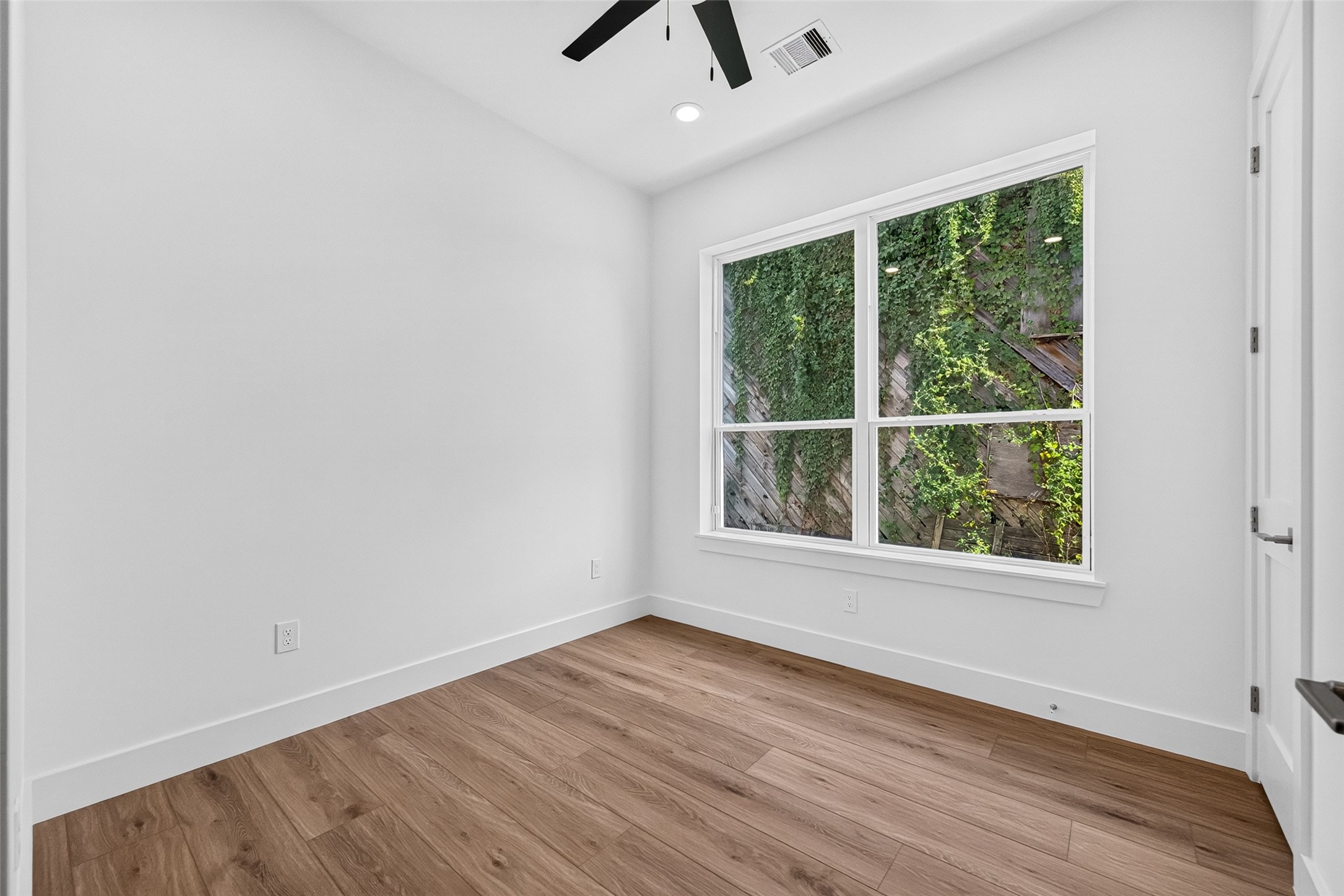 518 E 32nd Street Property Photo 6