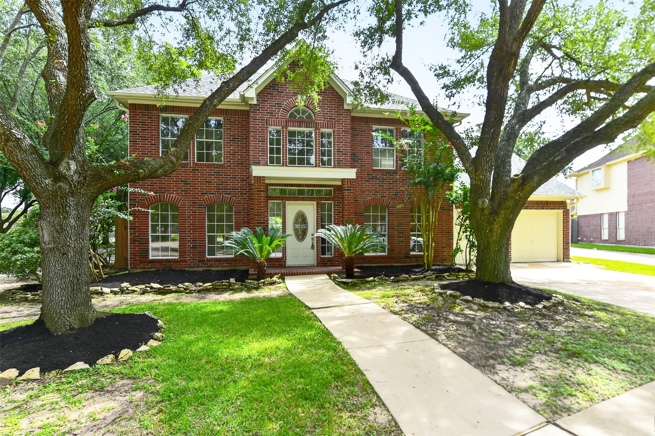 13903 Viewfield Court Property Photo 1